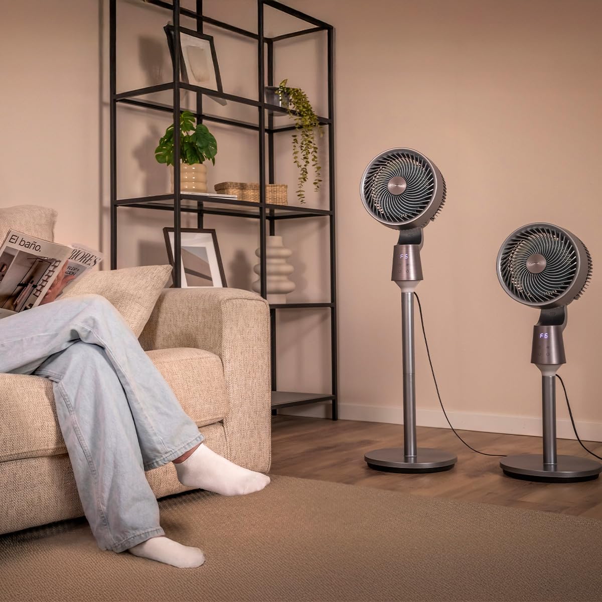 Cecotec Standventilator EnergySilence 1500 Cyclone Chantal. 50 W, 8 Geschwindigkeitsstufen, Touch-Bedienfeld, LED-Display, 12-h-Timer, LED-Beleuchtung, höhenverstellbar, Oszillation, Aromafach