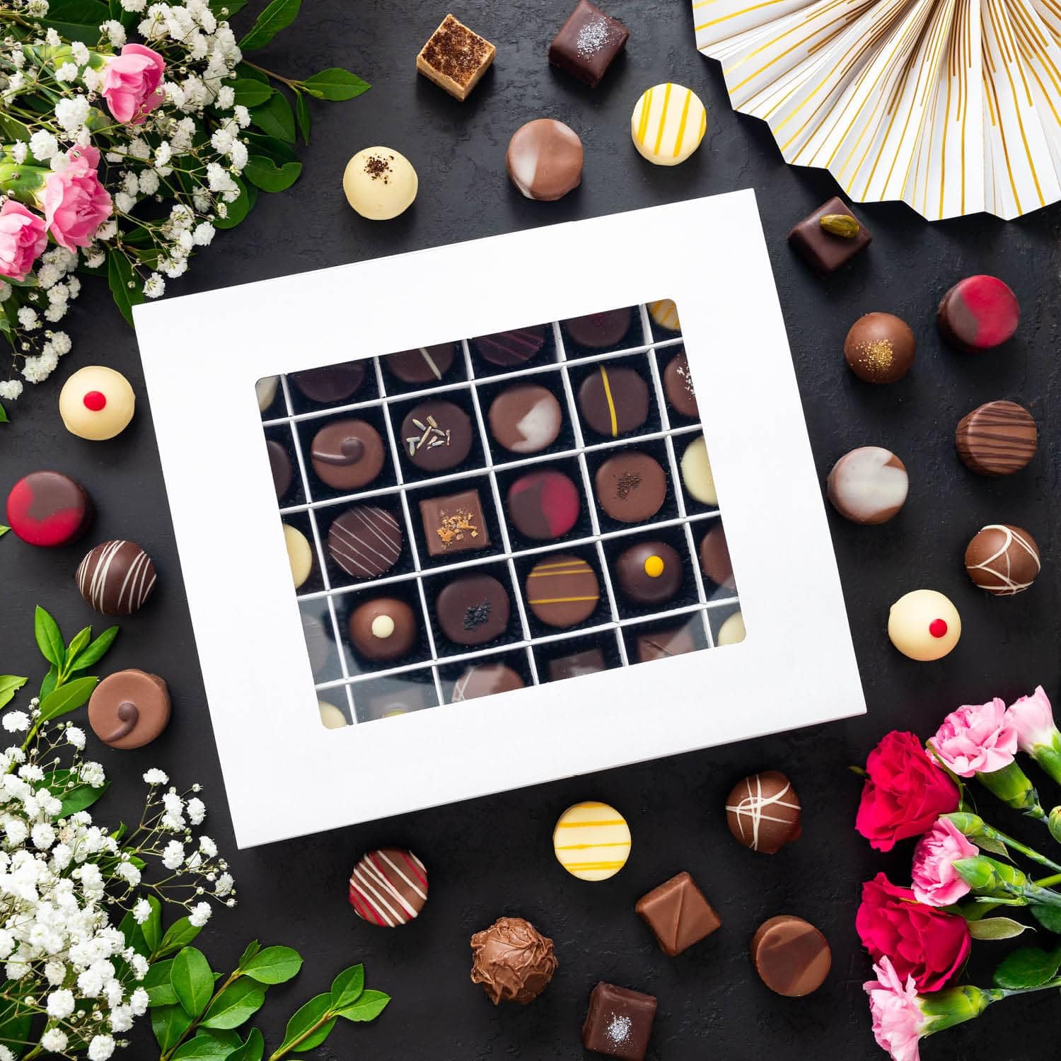 Hallingers Genuss Manufaktur Pralinen Geschenk - ohne Alkohol, handmade aus Confiserie-Edelkakao in wertiger XXL-Geschenkbox "Glitzerweiß", Geschenkidee für Frauen Männer