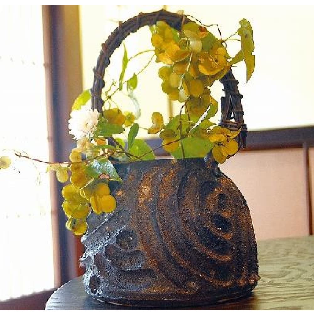Amazon.co.jp: Shigaraki Ware Flower Vase (Hand Carved Wavy