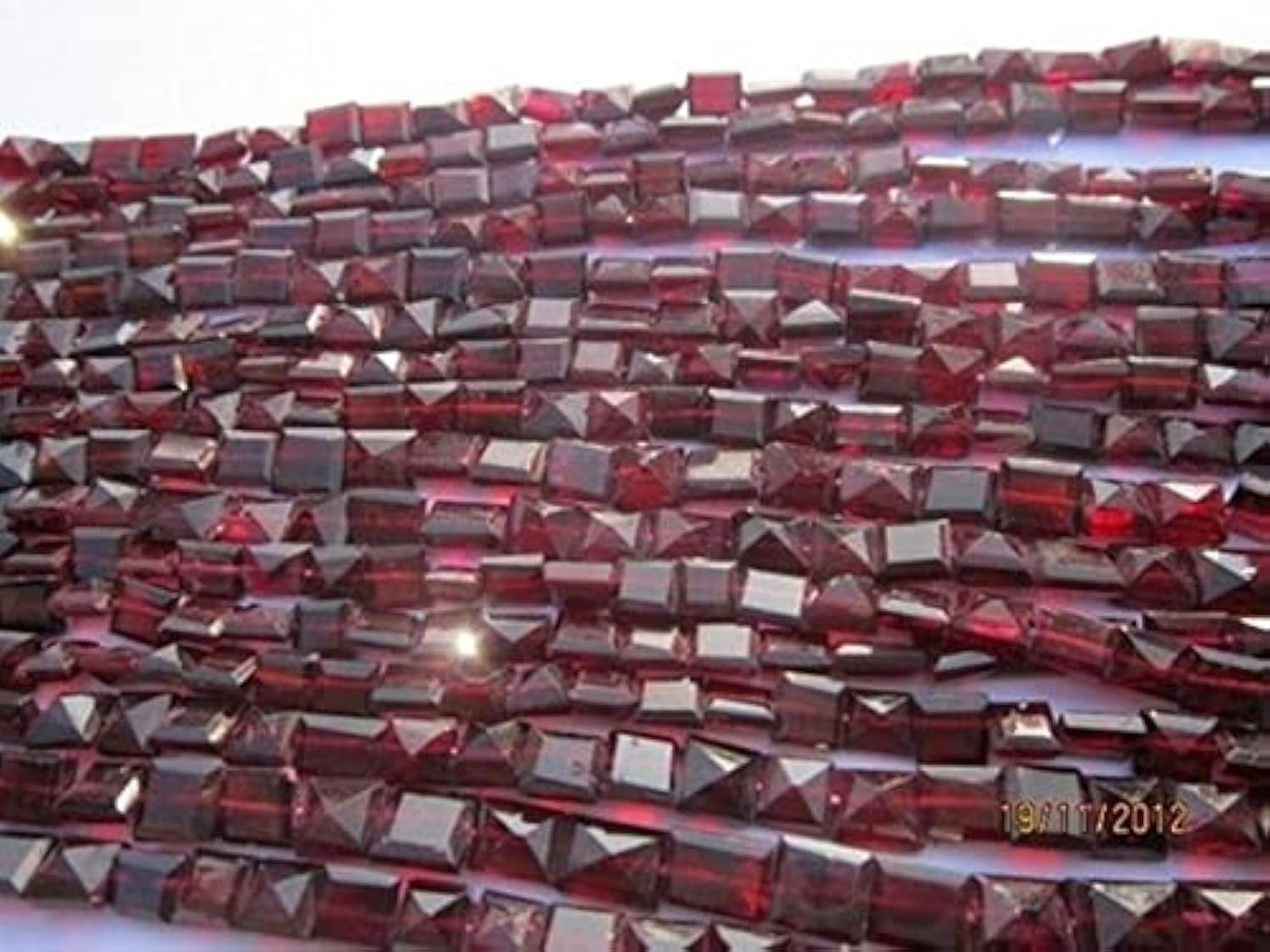 Garnet d'Orissa perles de pierre 6mm-7mm facettées forme pyramide pour fil de bijoux 13"