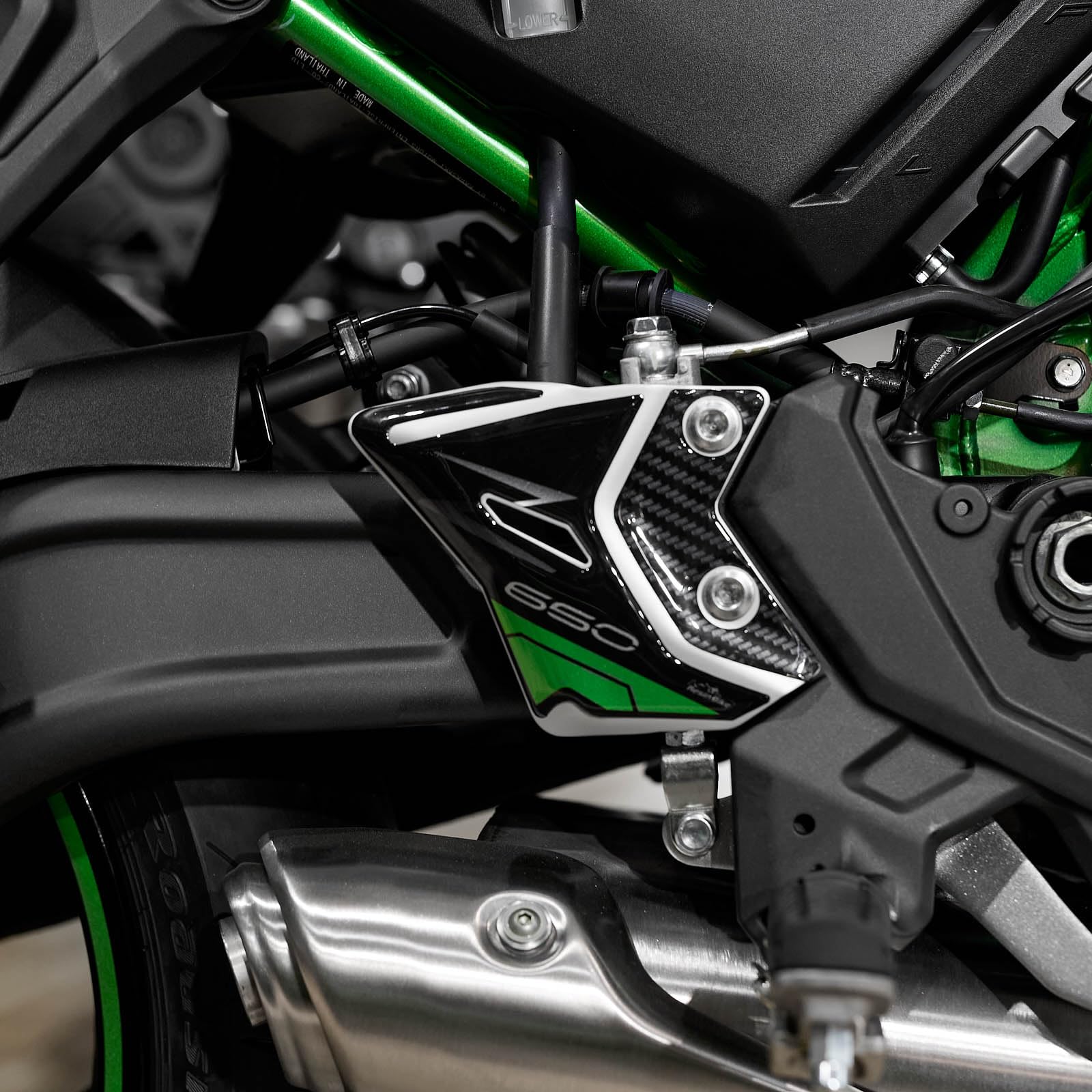 Resin Bike Motorcycle 3D Stickers Compatible with Kawasaki Z650 2024. Bike Protection Heel Pad from Bumps and Scratches. Pair of Stickers 3D Resin Gadget Moto