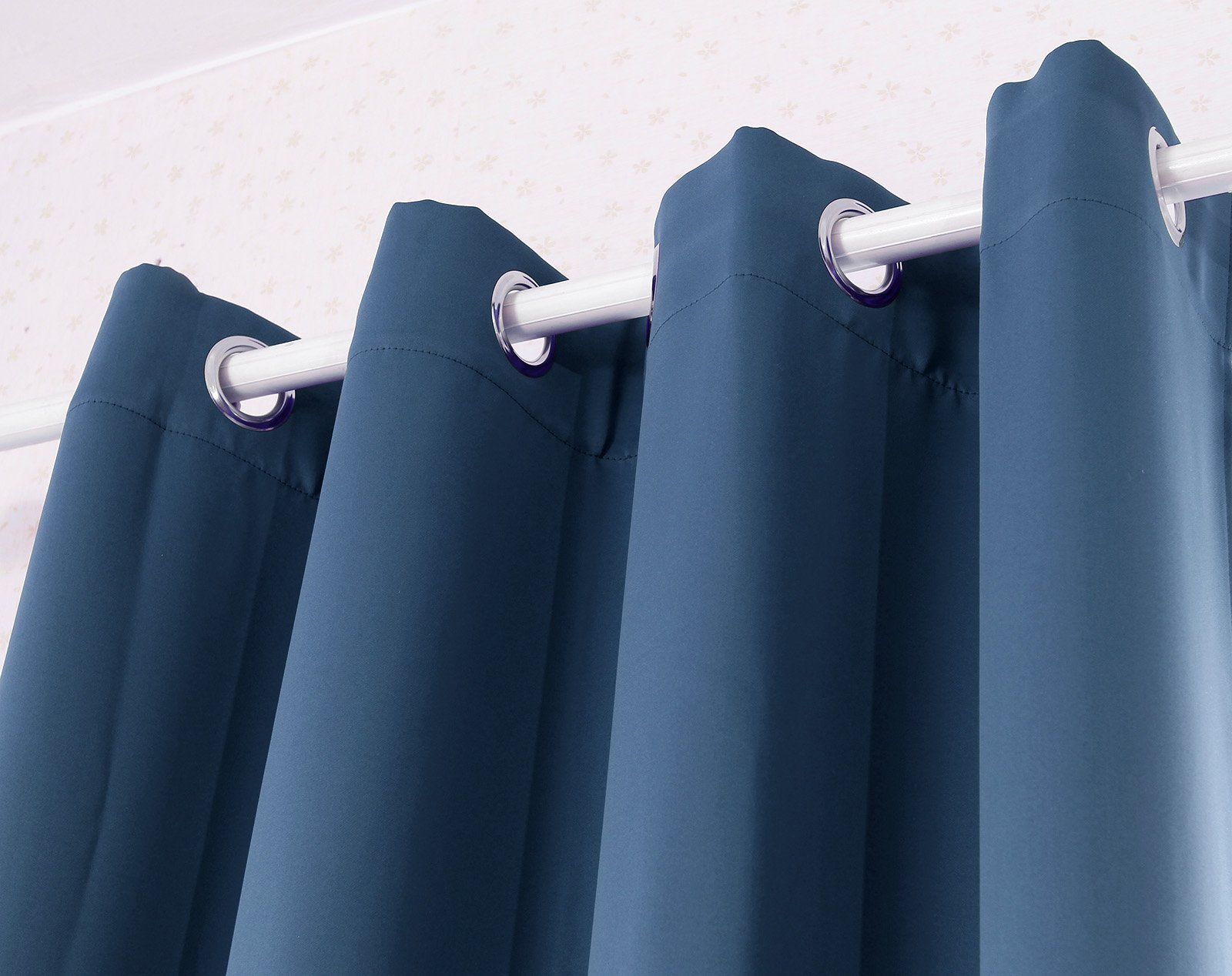 Laneetal Verdunkelungsgardine mit Ösen, Vorhang Blickdicht, Verdunklungsvorhang, Thermovorhang für Schlafzimmer, Gardine Lichtundurchlässig, Ösenschal, Ösenvorhang, Dunkelblau, 135x225 cm, 2 Stücke