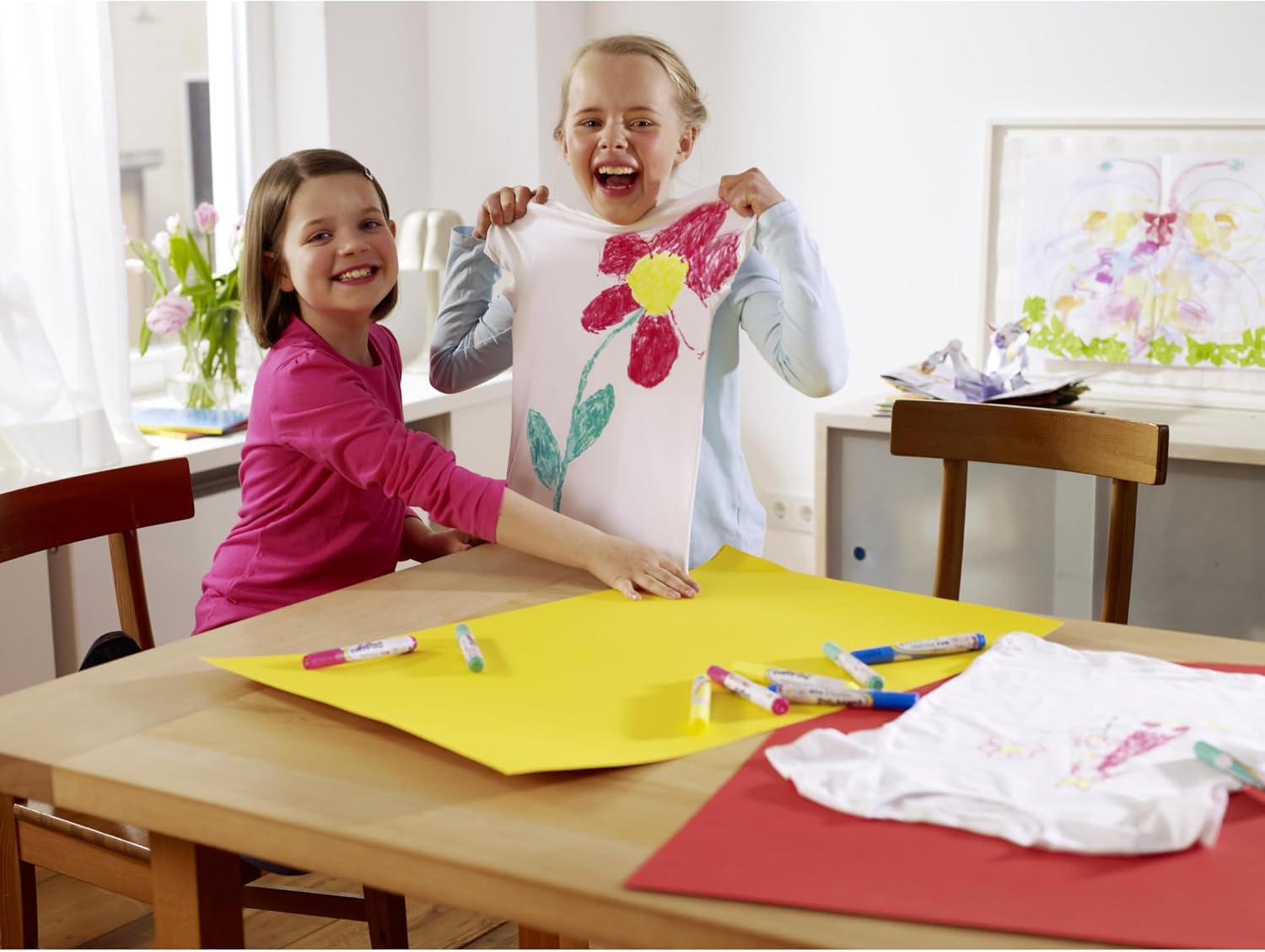 edding 17 FUNTASTICS TEXTILE FUN textielmarkers voor kinderen - geel, bruin, blauw, rood, groen - 5 stiften - ronde punt 2-3 mm - textielstiften wasmachinebestendig (60 °C) voor het tekenen op kleding