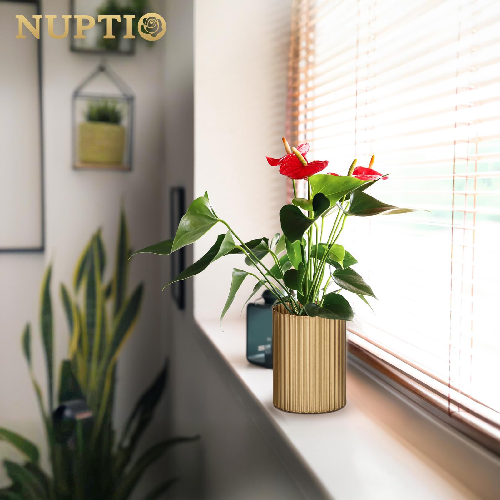 NUPTIO Pequeño Florero Oro para Flores: 2 Piezas 13cm Floreros Metal Centros de Mesa de Boda Maceta Vendimia para Fiesta de Cumpleaños de Navidad Sala de Estar Decoraciones Balcón | Pequeños jarrones cilíndricos de metal, para mesa, cumpleaños, boda, deco
