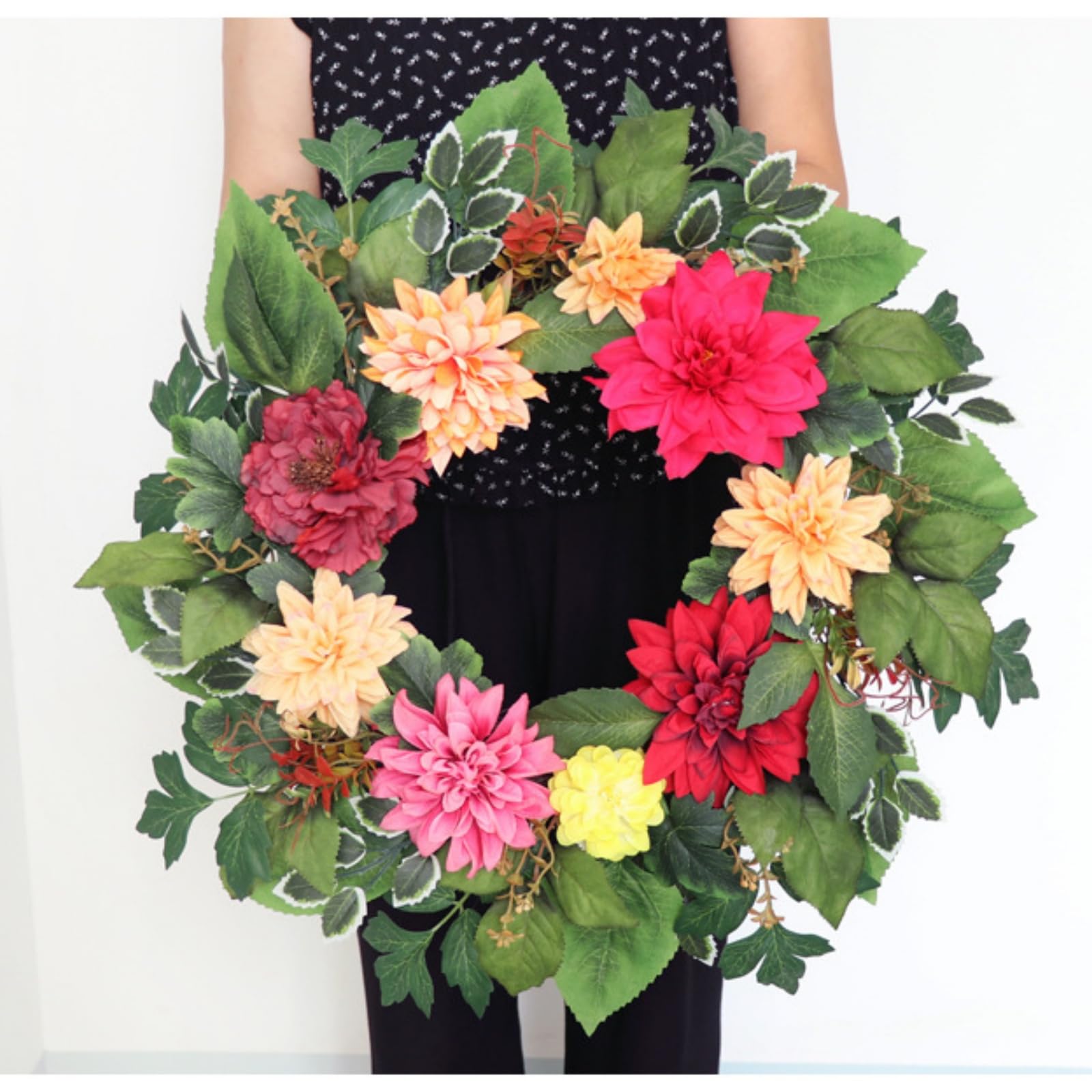 Künstlicher Dekokranz, 55 cm Dahlien Türkranz für Alle Jahreszeiten, Als Dekoration für Zuhause, Wände, Fenster, Festivals und Hochzeiten