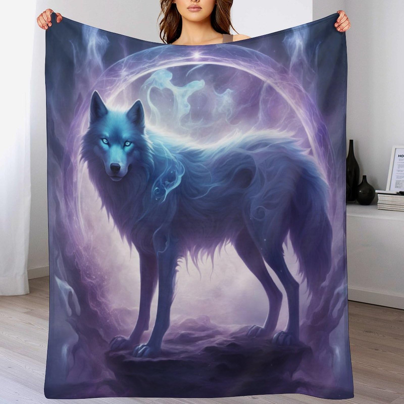 Manta de lobo cálida contra el frío del sofá en el salón