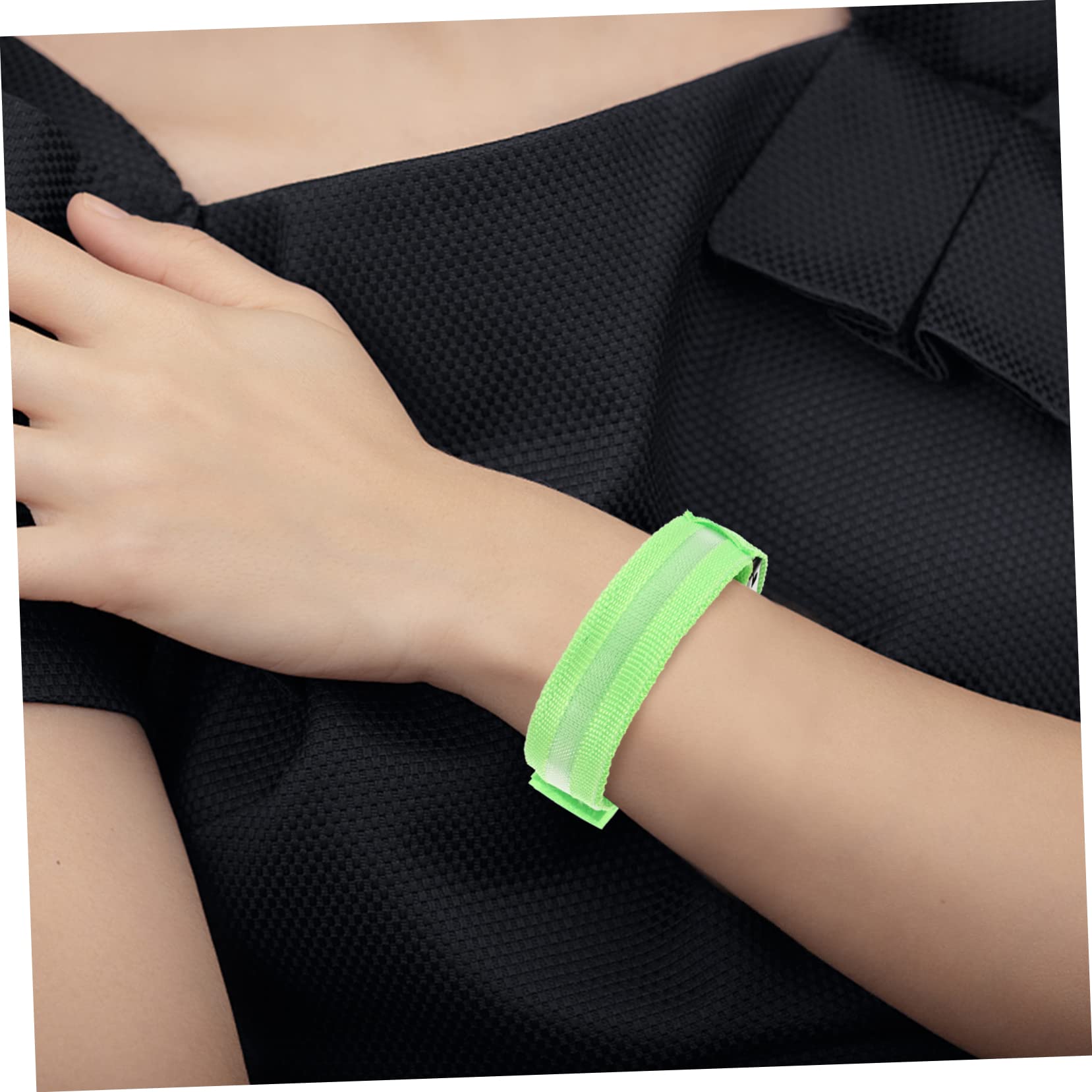 BESTonZON 2 Set Bracciali LED Luminosi per Corsa Notturna Fasce Ricaricabili Riflettenti per Sport Accessori Sicurezza per Jogging 2 Pezzi * 2