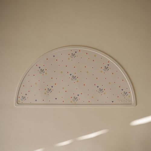 Miniatura 128 de mushie Mantel individual de silicona para niños, diseño antideslizante sin BPA (azul Cambridge) Cambridge Blue,Negro (Daisy),Azul marfil,Bluey