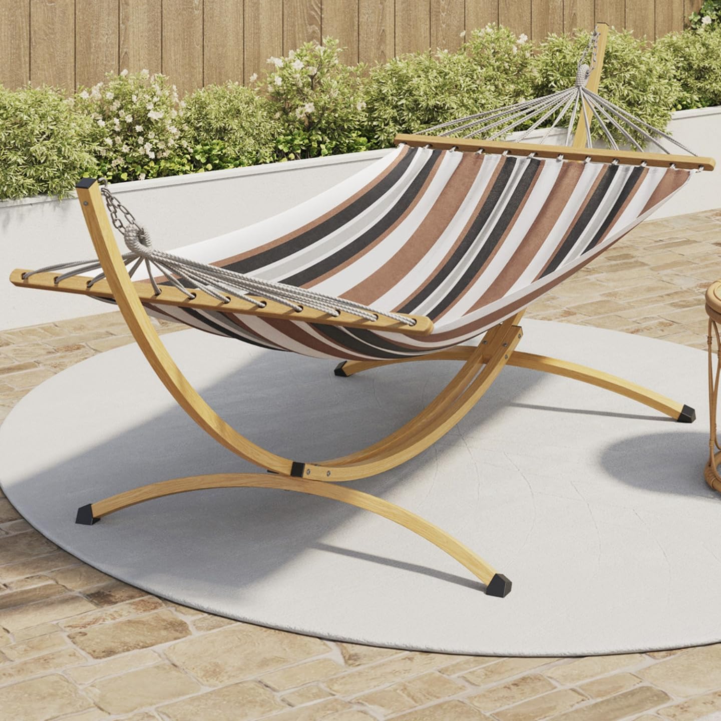 IDMarket – Hamaca XL con soporte de metal, efecto madera y tela rayada negra, blanca y chocolate