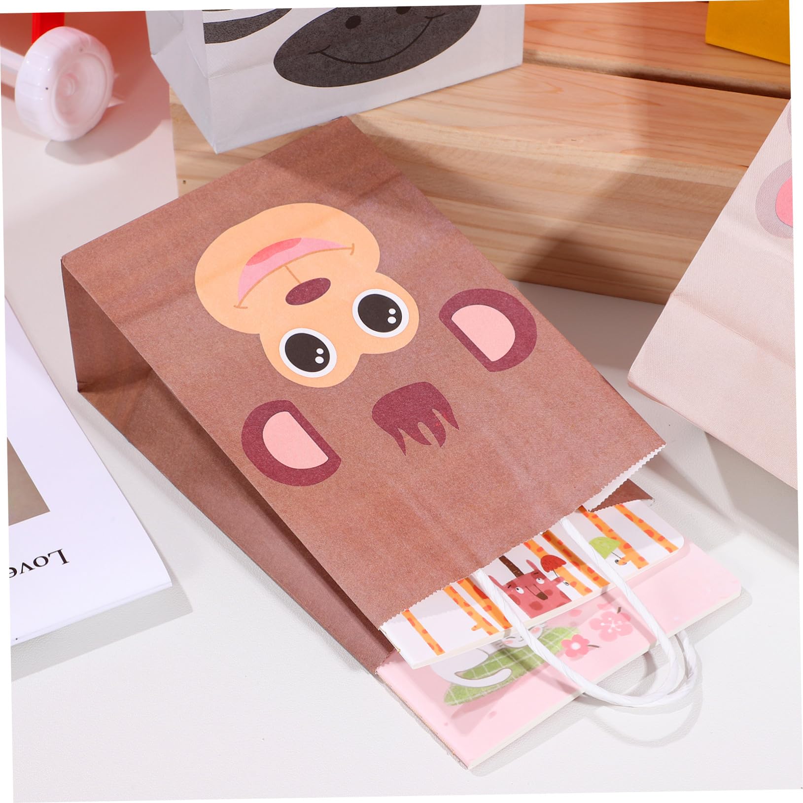 LOORGVEL Ebene Papiertüten mit Tiermotiven aus Kraftpapier mit Griffen 24 Stück Praktische Partytüten Mittelgroße Kindertaschen für Kindergeburtstage für Thanksgiving und Shower