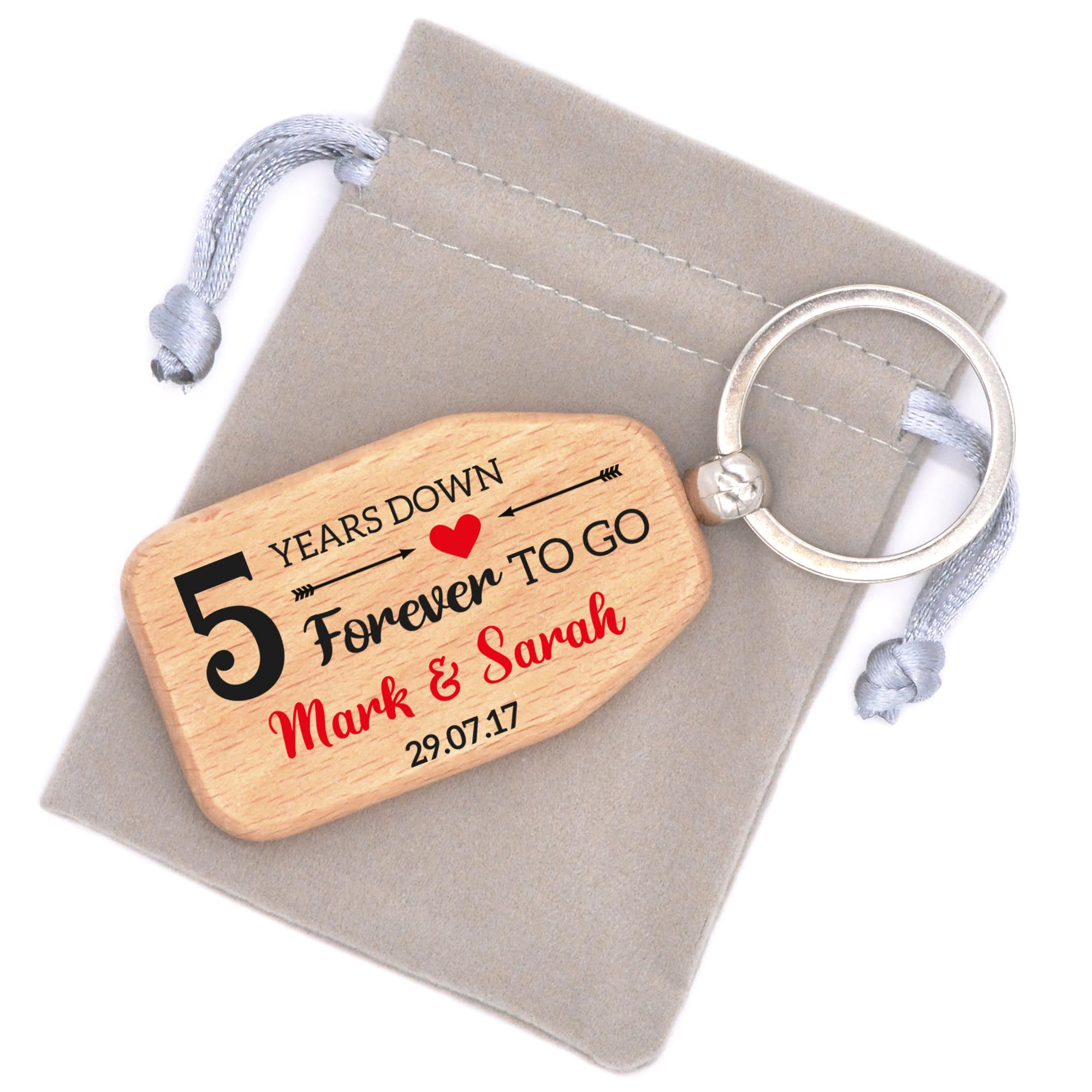 Beecreative Wooden Anniversary Gift for Couple, Personalised 5th Anniversary Keyrings, Wood Anniversary, 5 Years Together, Printed Key Fob Keepsake