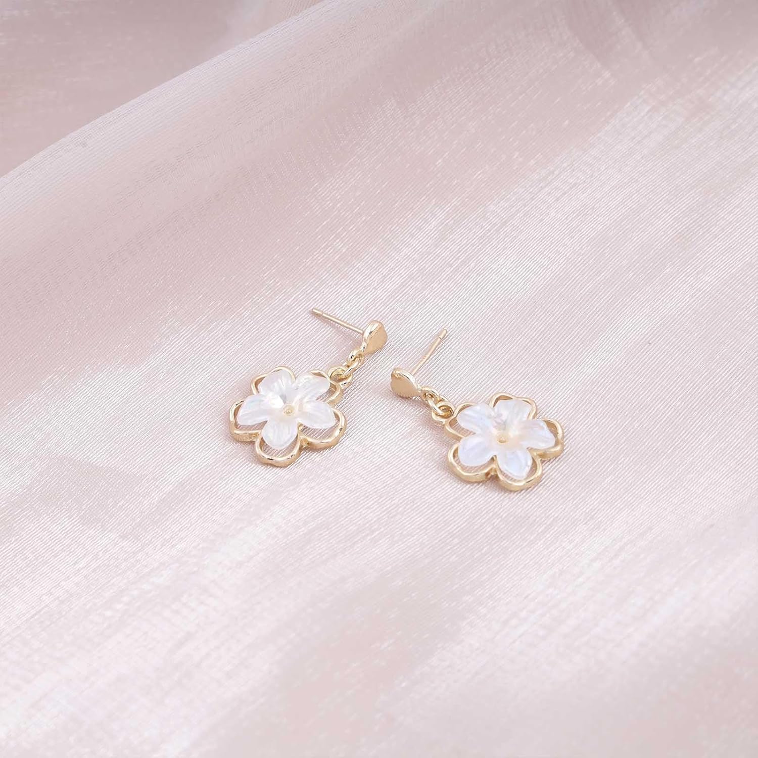 Vintage Acrylic Flower Drop Earrings White Flower Dangle Earrings Resin Flower Earrings Heart Stud Earrings Jewellery for Women - Image 5