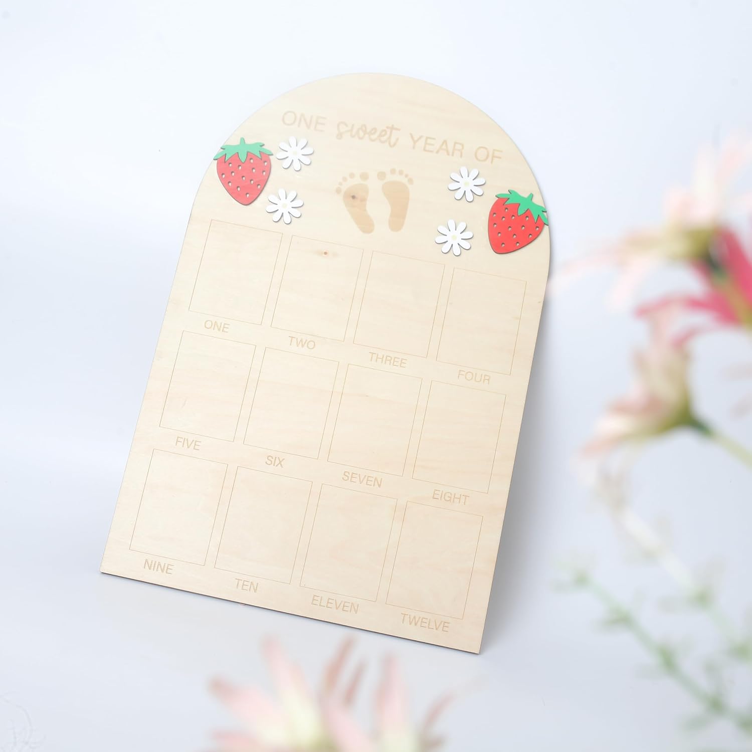 Baby Girl One Sweet Year Of Photo Board，Strawberry 1st Birthday Photo Board，Wooden Milestone Photo Frame，Monthly Milestone Wooden Sign For Baby's ，12-Month Photo Banner For Baby's Birthday Party