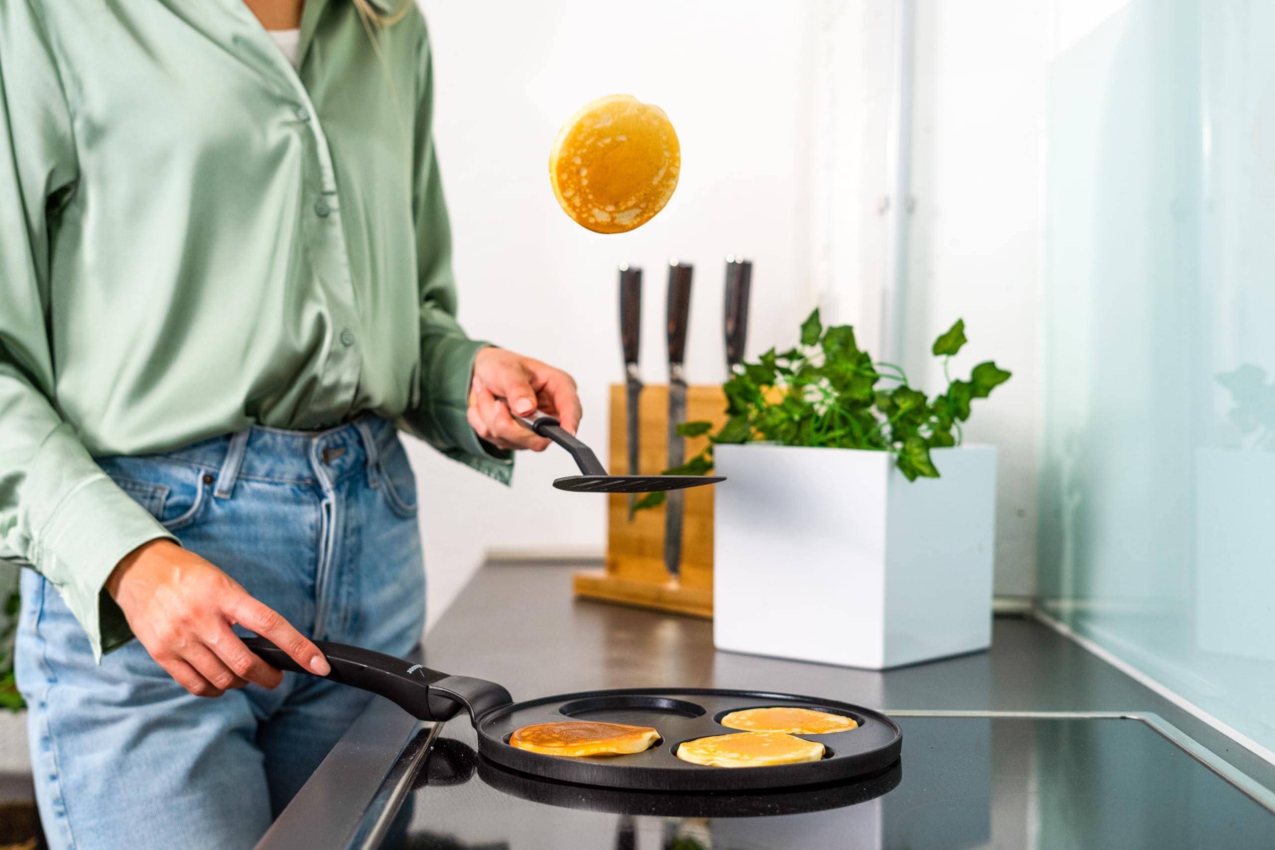 endusor Pancake Pfanne Spiegeleipfanne - Ø28cm mit [PowerShield]-Beschichtung | Induktion Ceran Gas Elektro | 4x Form Maker Eierpfanne, Spiegelei Liwanzen Poffertjes Blinis