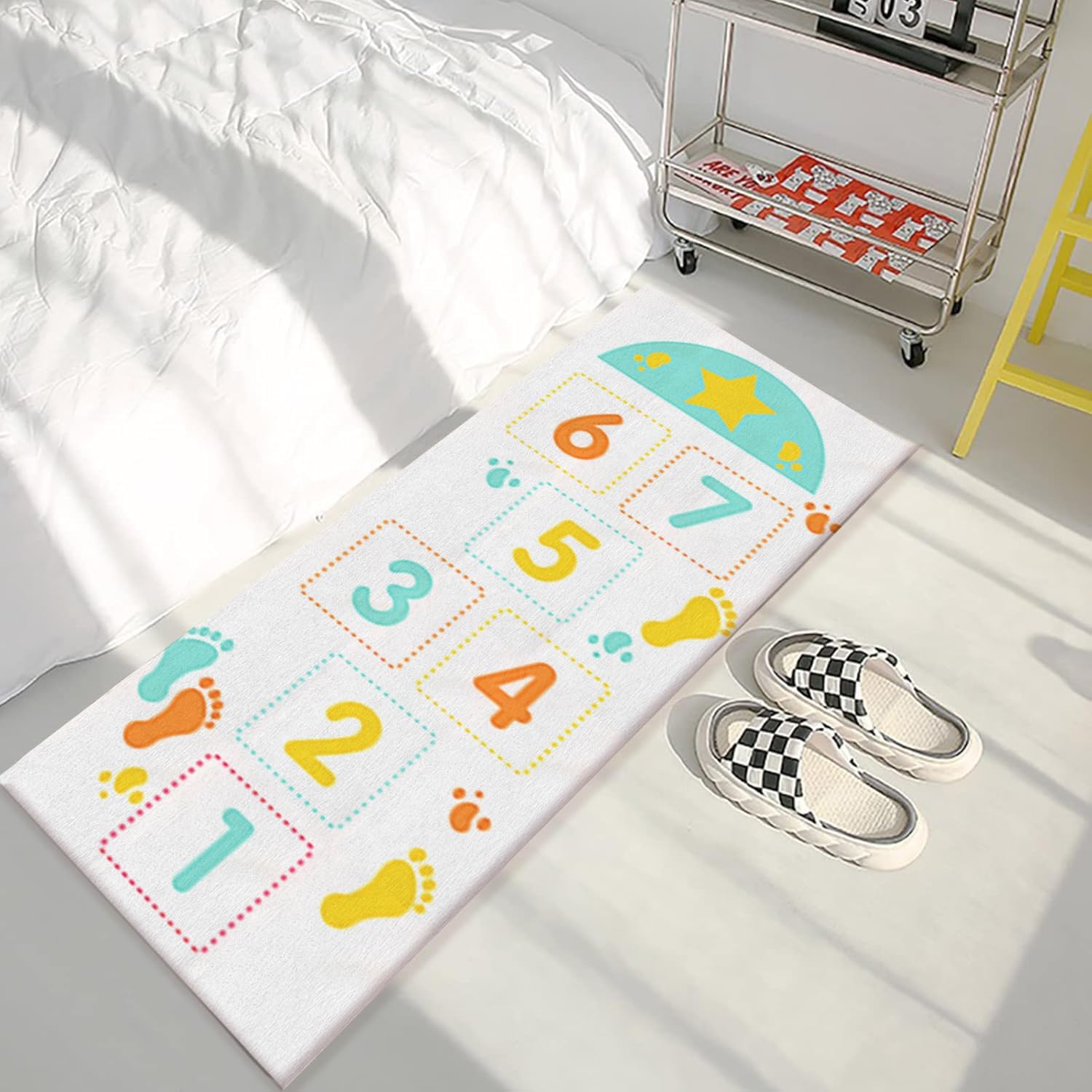 Tapis de marelle pour Enfants, 70 x 120 cm, Doux et éducatif, avec de Jolis Chiffres, pour la Chambre ou la Salle de Jeux. Lavable, Doux et antidérapant. Tapis de Couloir