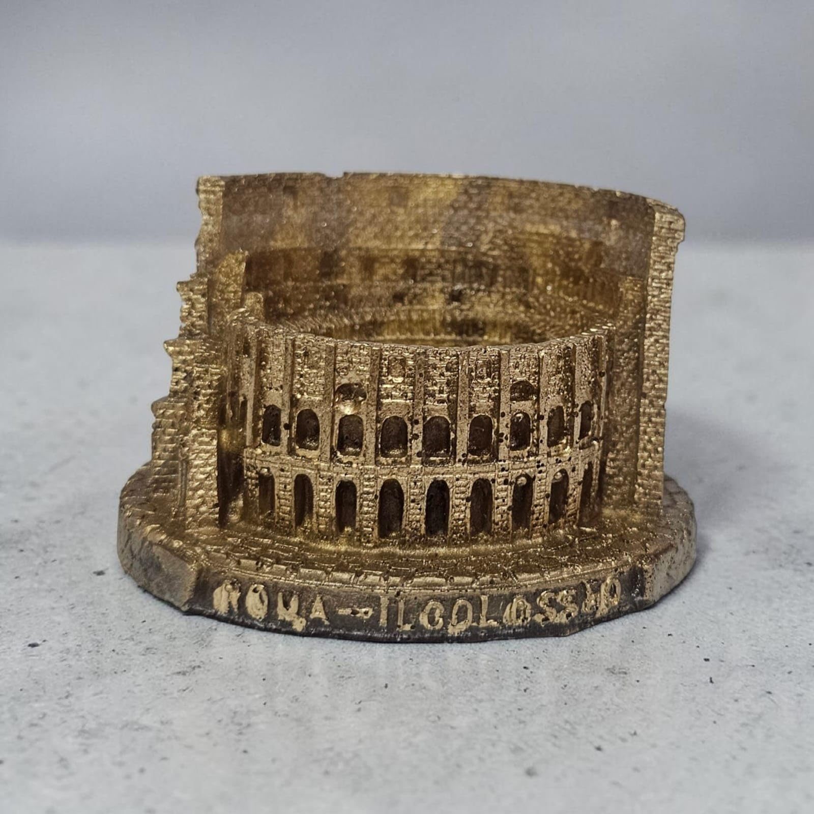 Inventive Art Creation Colosseum Sculptural Decor Piece, Weathered Finish, Architectural Statue, 10 cm x 6.3 cm (Ashen Bronze)