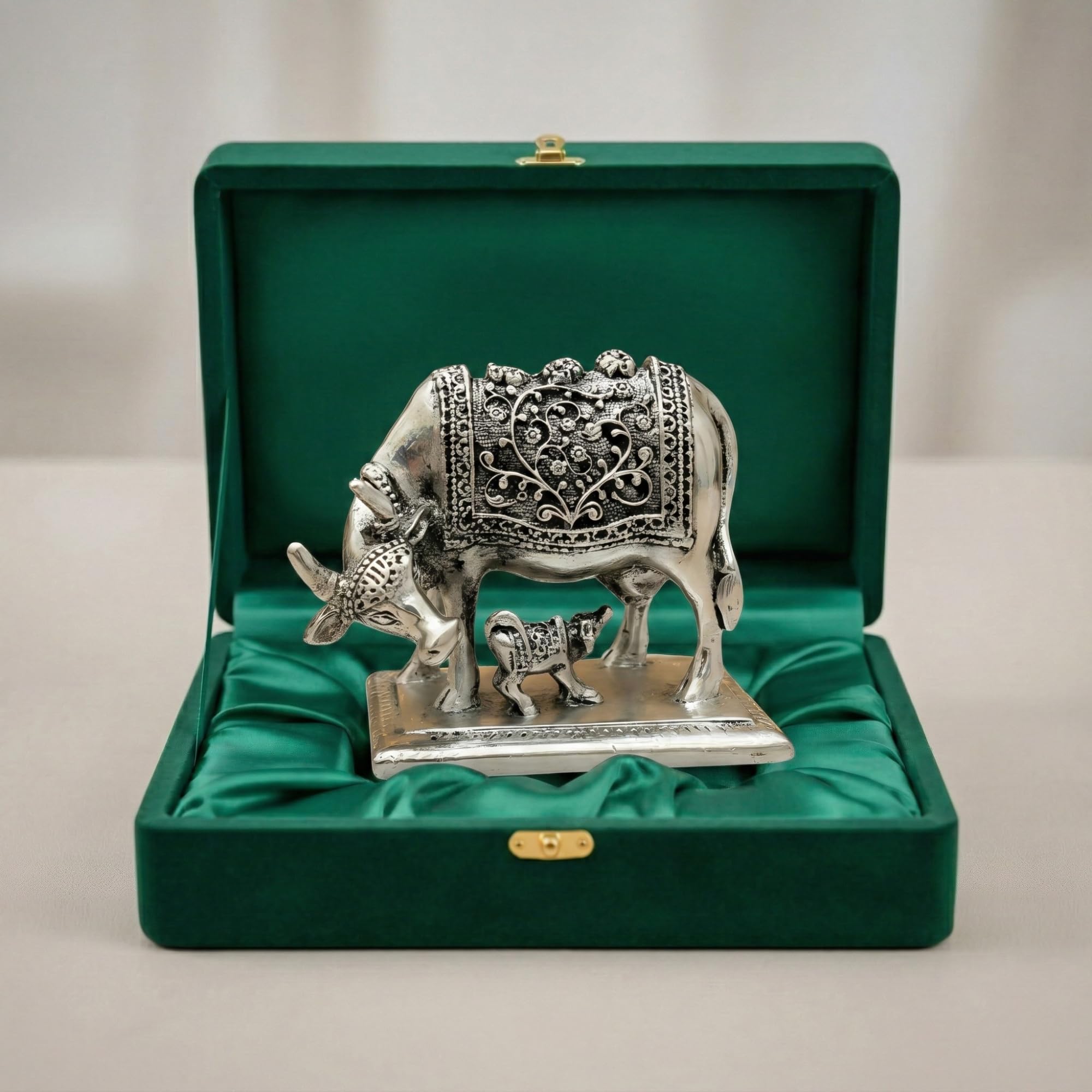 Dev Aastha 999 Pure Silver Plated Kamdhenu Cow Idol | 4 Inch Vastu Home Decor | Symbol of Prosperity & Abundance | Auspicious Religious Gift for Pooja Room & Mandir