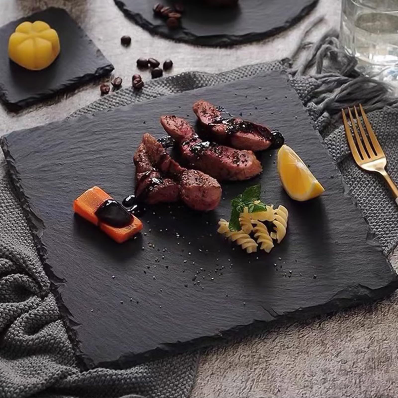 YAYODS 3 placas de pizarra 30 x 30 cm – Platos cuadrados de pizarra natural – Bandeja grande de pizarra – Bandeja para servir buffet, sushi, queso – para servir, servir y como decoración