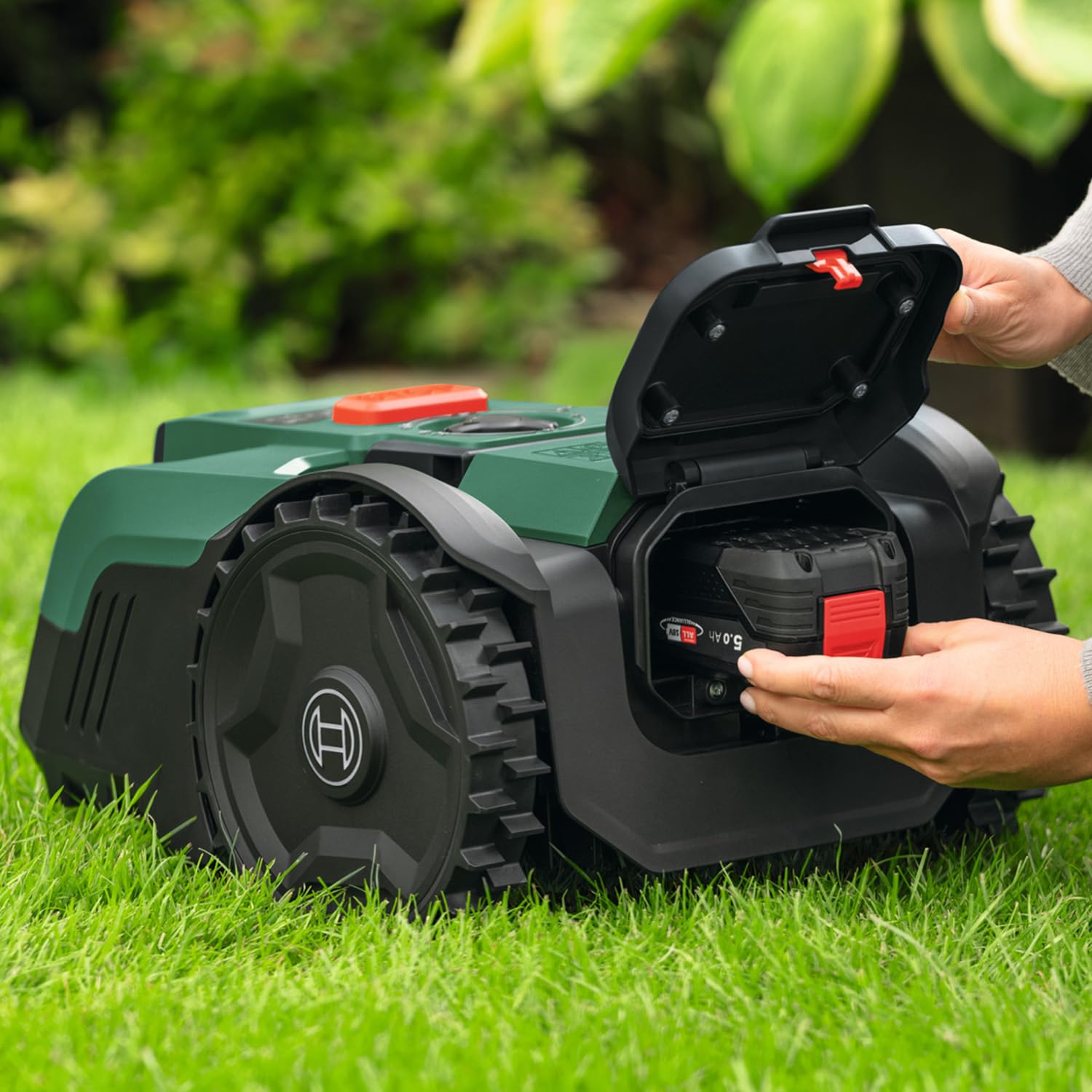 Bosch Tondeuse Robot sans-Fil VISIMOW18V-200 (pour pelouses Jusqu’à 200 m², Largeur de Coupe: 18 cm, Hauteur de Coupe: 20-60 mm, avec Lames de Rechange, Batterie et Chargeur)