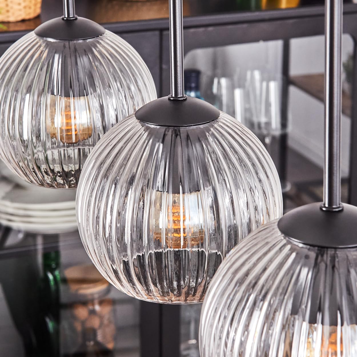 Pendelleuchte Koyoto, Hängeleuchte aus Metall/Riffelglas in Schwarz/Klar, Leuchte im modernen Retro/Vintage-Design mit Schirmen aus Glas (Ø 15 cm), Höhe max. 135 cm, 5 x E27, ohne Leuchtmittel