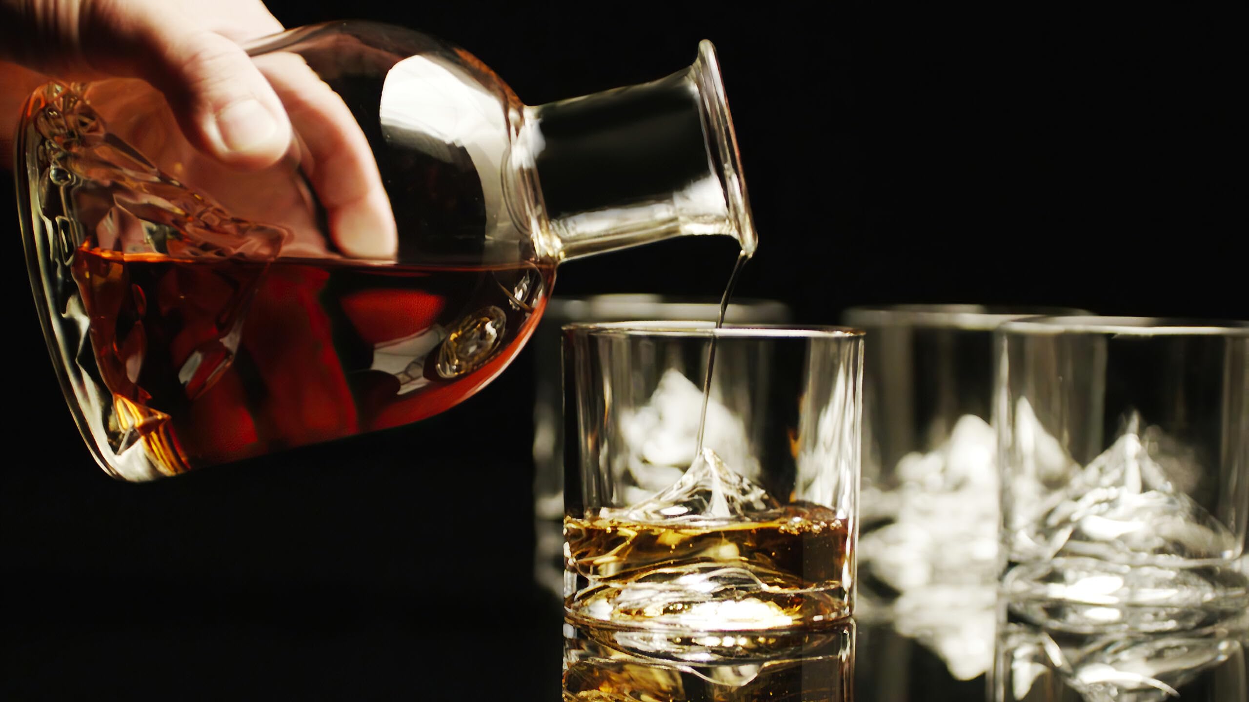 LIITON Everest - Set di 5 bicchieri da whisky in cristallo con caraffa da whisky, regalo per uomo, per cocktail, gin, bourbon, rum