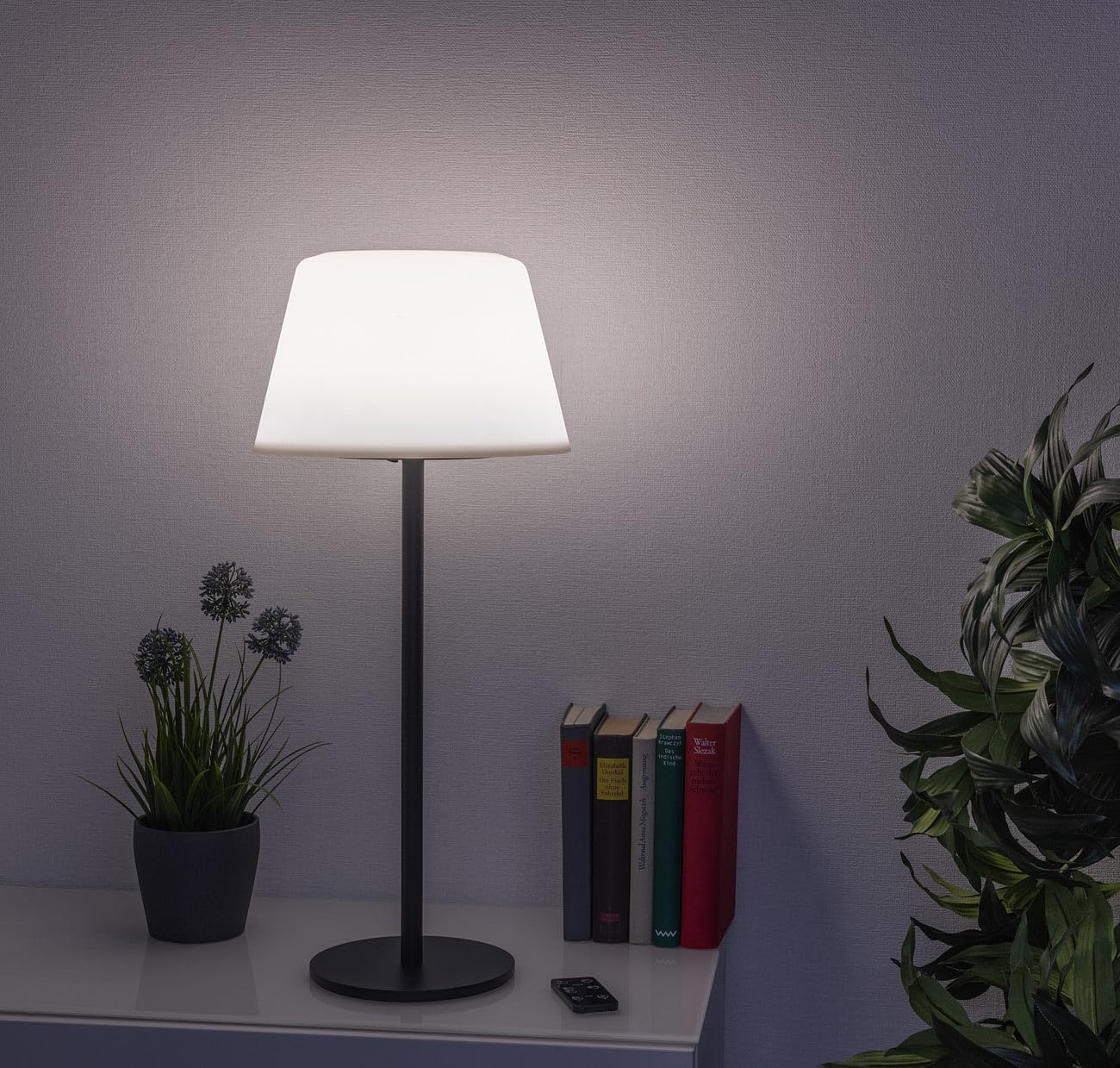 Lunartec LED Stehlampe: 2er-Set Solar-LED-Tisch- & Stehleuchte, Fernbedienung, CCT, 400 lm (Akku Stehlampen, Akku Wohnzimmerleuchte, Farbe)