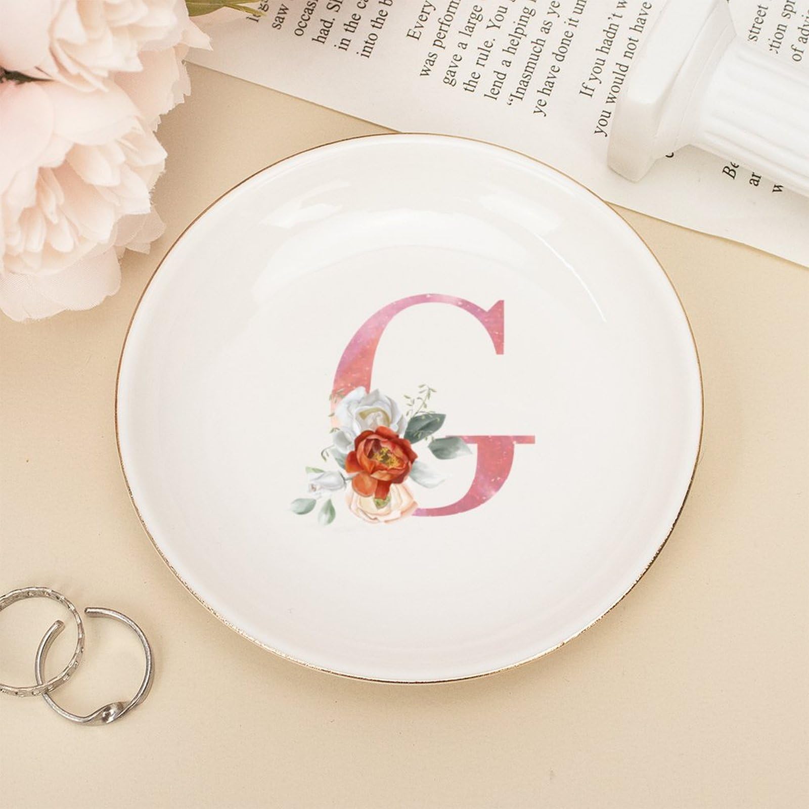 Plato redondo para joyas UanMere de 4 pulgadas con letra personalizada en dorado