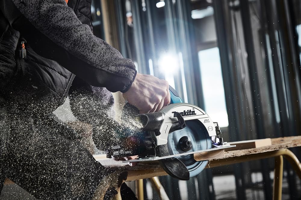 Makita DHS660RTJ Ręczna Piła Tarczowa Akumulatorowa 57 mm 18 V 5 Ah, 2 Akumulatory, Ładowarka w Kolorze Makpac