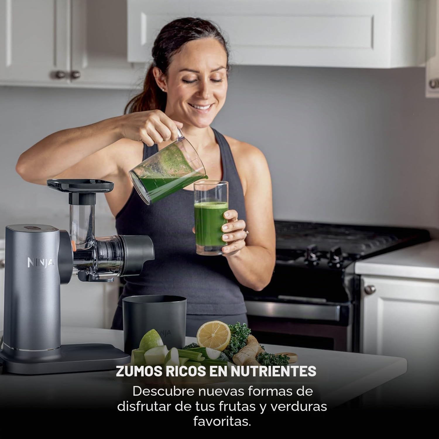 Ninja - Máquina exprimidora de prensa fría con jarra de 700 ml y recipiente de pulpa de 1,1 l, para hacer jugos frescos, bebidas y tomas de bienestar, compacta, apta para lavavajillas y piezas