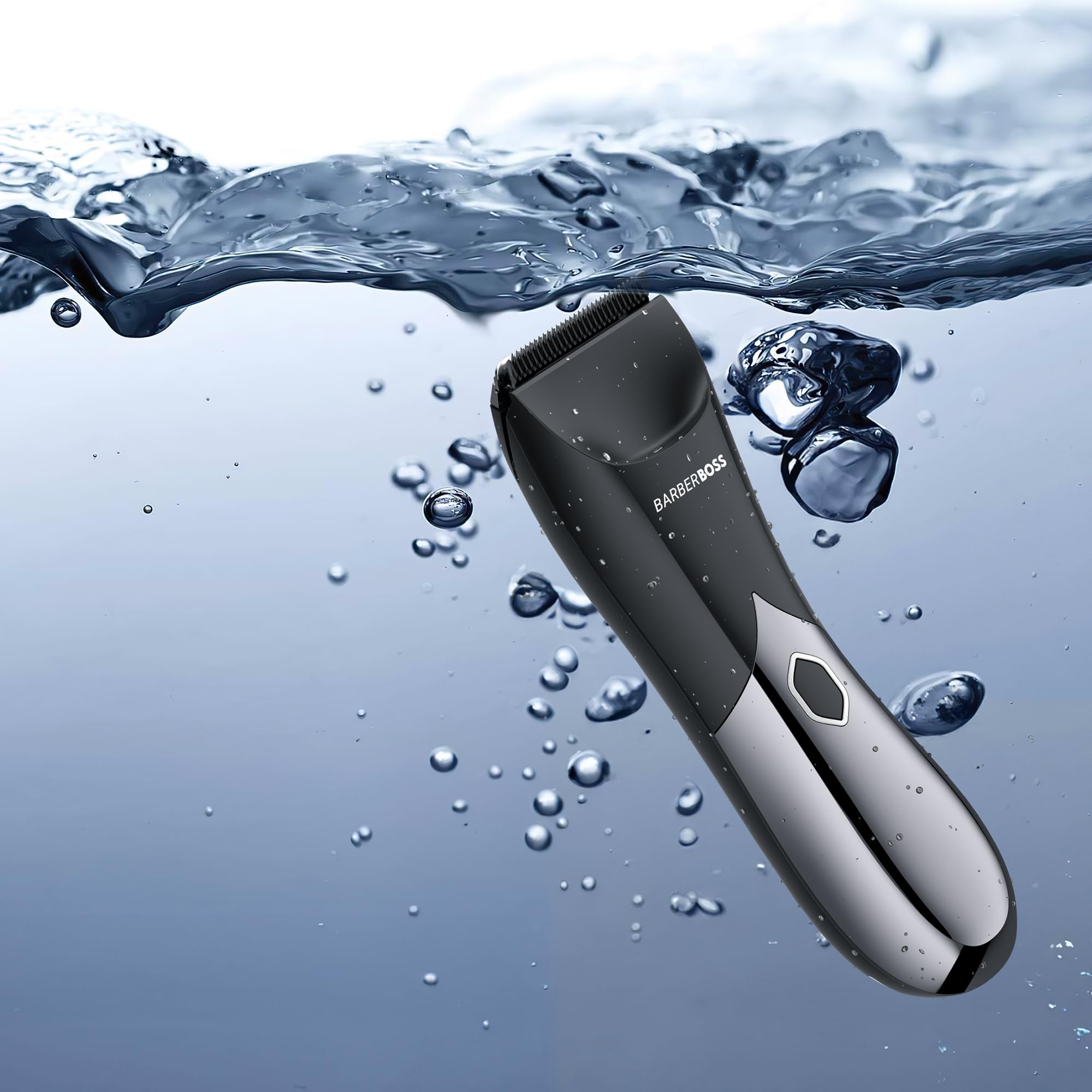 BarberBoss Regolabarba Uomo, Rasoio Elettrico Wet/Dry per Petto, Inguine e Intimo, Design Impermeabile con Doppia Velocità, Blocco da Viaggio e Base di Ricarica