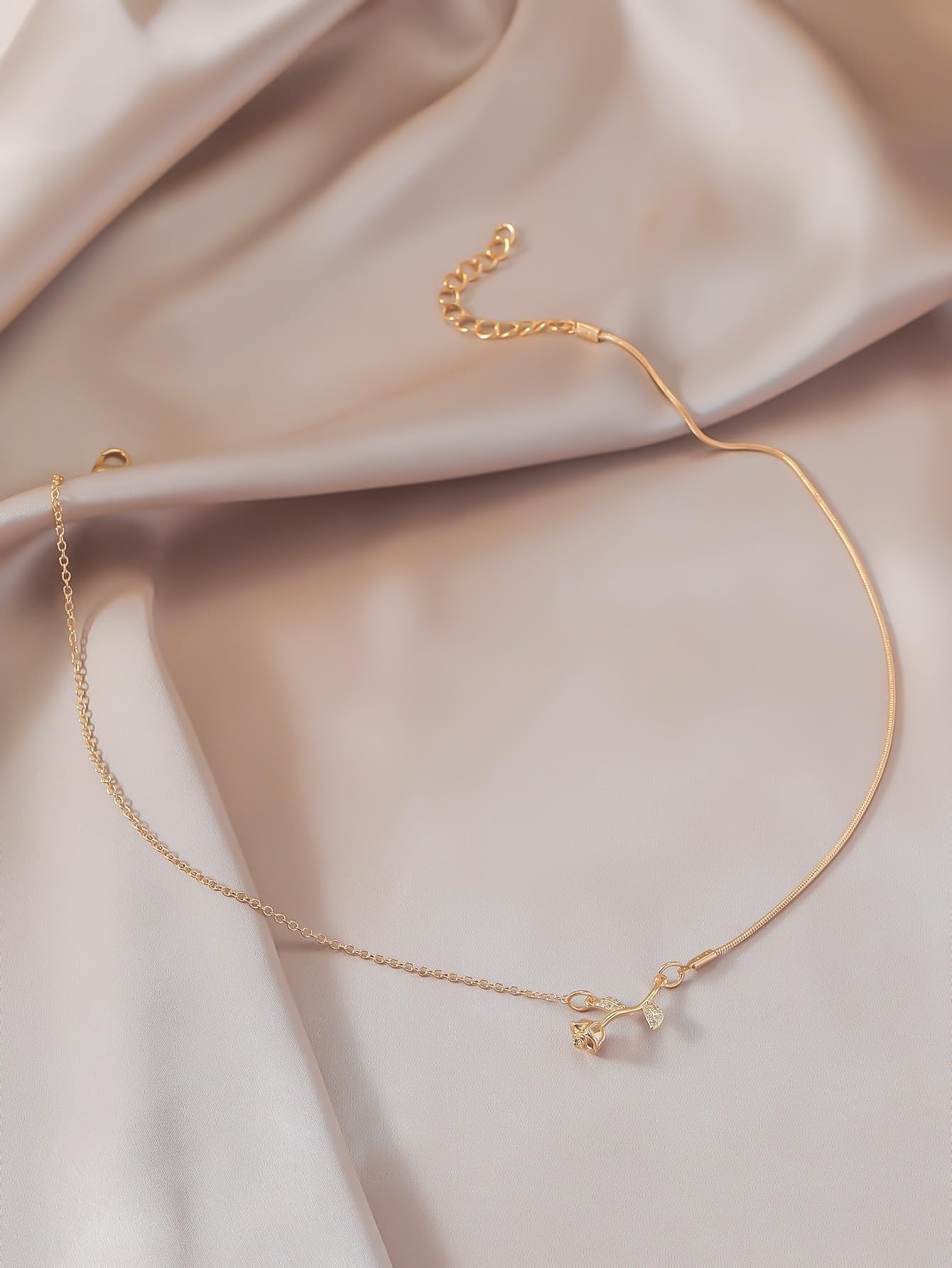 Minimalist Flower Pendant Necklace, Gold Fine Chain, Elegant Women’s Jewelry with Romantic Rose Design