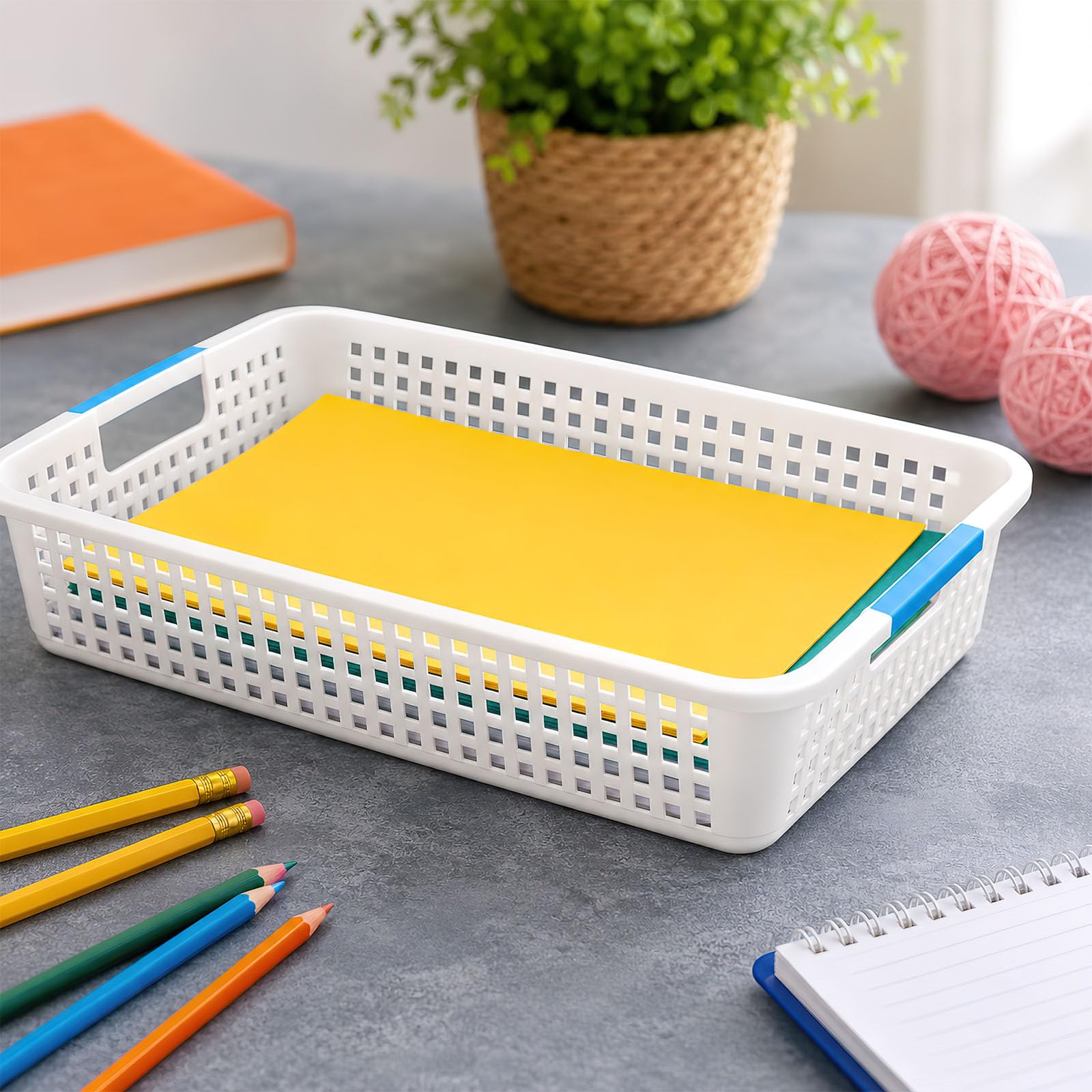 Große Kunststoff-Aufbewahrungskörbe, 38 x 25 x 8 cm, stapelbar, A4-Papierablagen mit Griffen, rechteckiger Schreibtisch-Organizer für Klassenzimmer, Büro, Bibliothek und Kunstbedarf für Kinder, Weiß