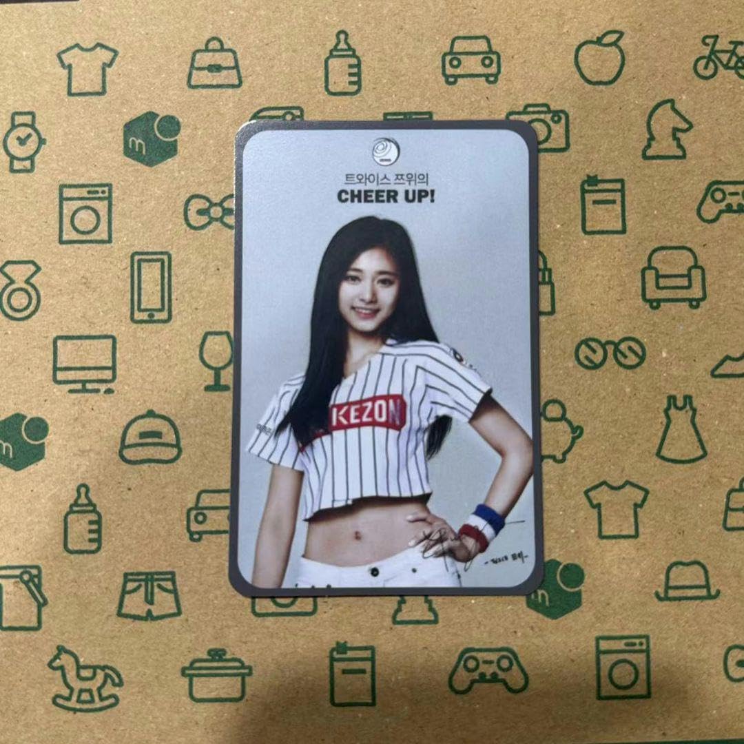 Amazon.co.jp: TWICE ストライクゾーン ツウィ トレカ : おもちゃ 