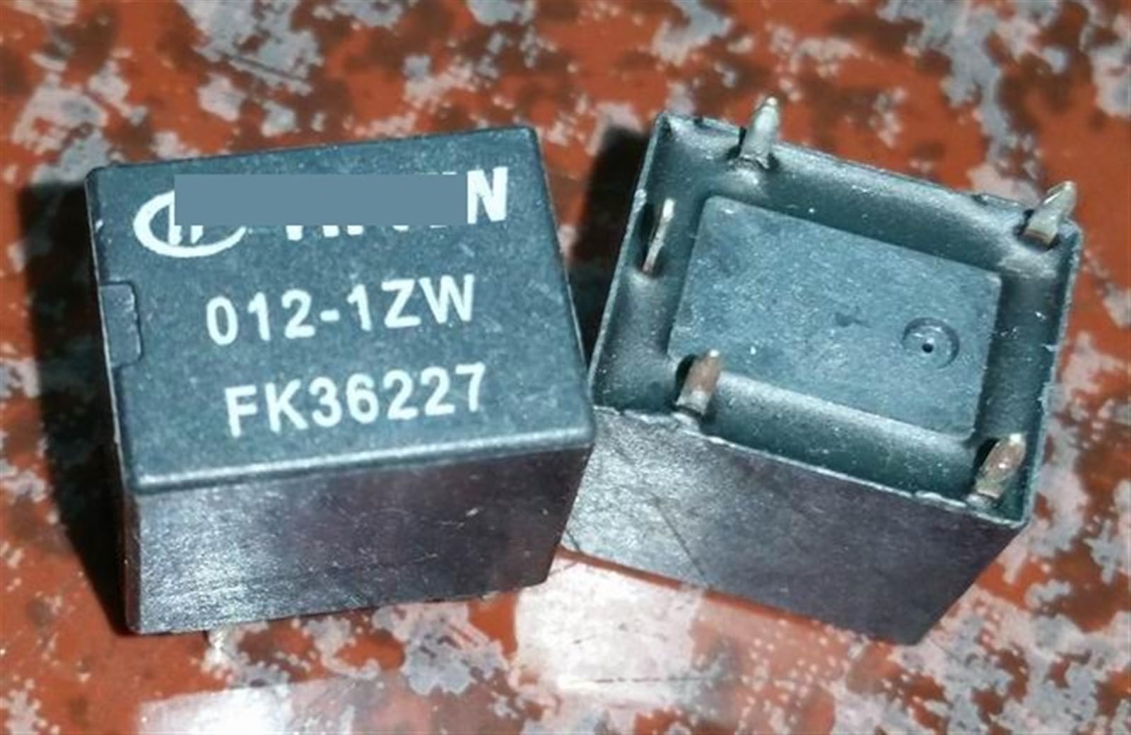 Relais HFKW 012-1ZW micro relais T78-1C-12V commutation auto - 3