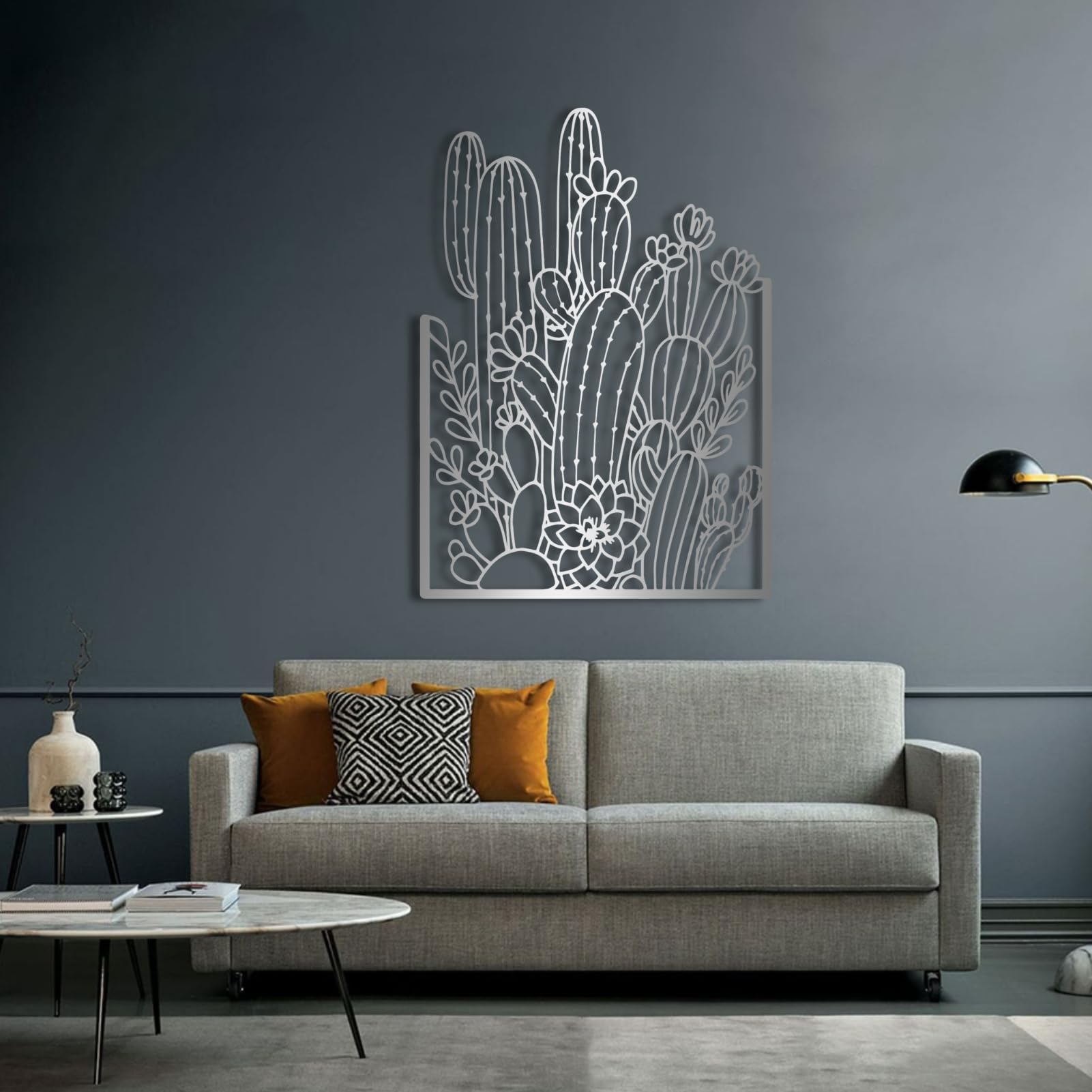 Peinture murale cactus en métal pour raviver un mur blanc sans encombrer l'espace