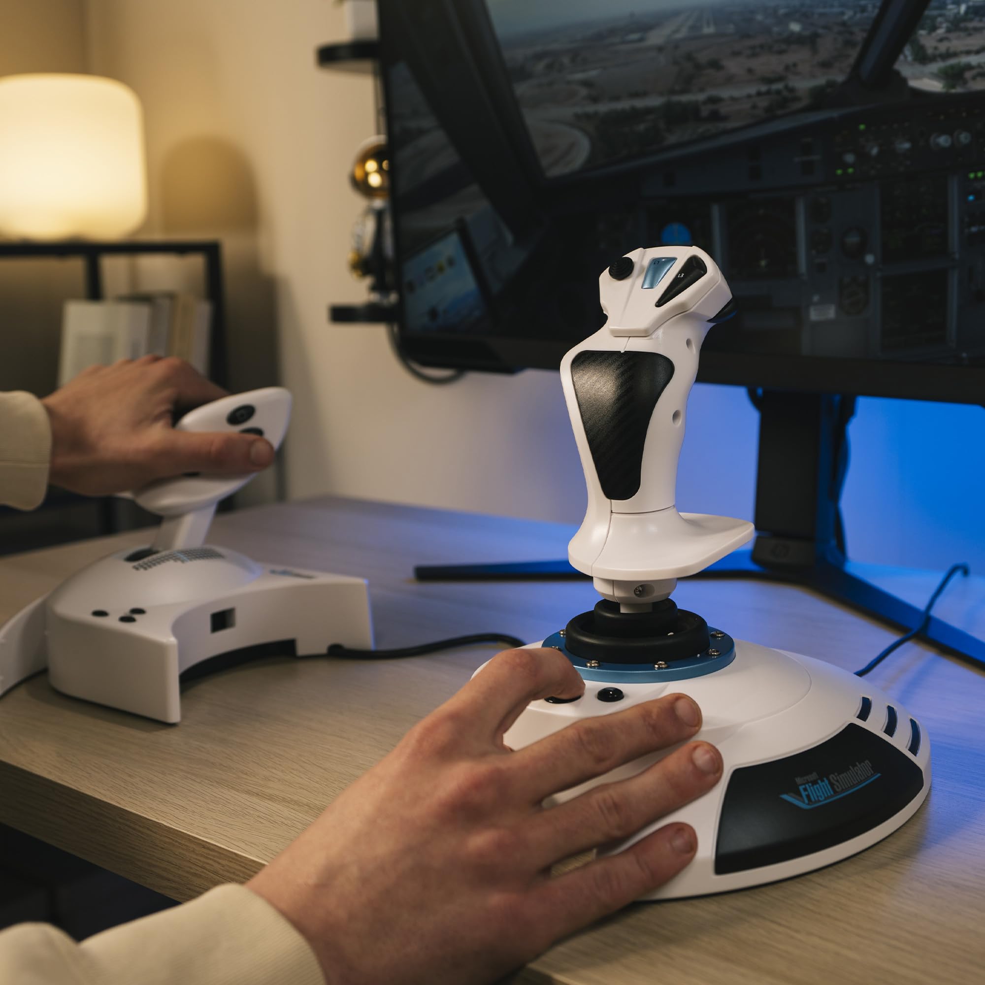 Thrustmaster T.Flight Hotas 5 Microsoft Flight Simulator Edition - Joystick de Vuelo, Mando de Potencia y Controlador de Simulación con Licencia Oficial de Microsoft Flight Simulator para PS5, PS4, PC