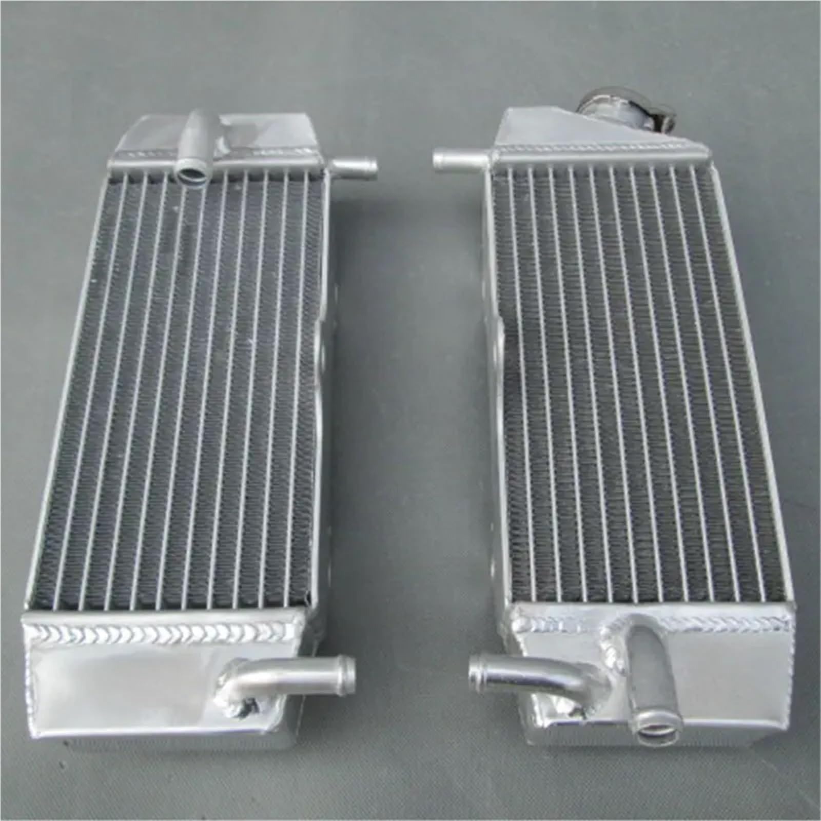 estaw Chłodnicy Pasuje do Y&amaha YZ250F YZ 250 F 2001 2002 2003 2004 2005 Aluminiowa chłodnica chłodnicy Chłodzenie płynu chłodzącego Układu Chłodzenia