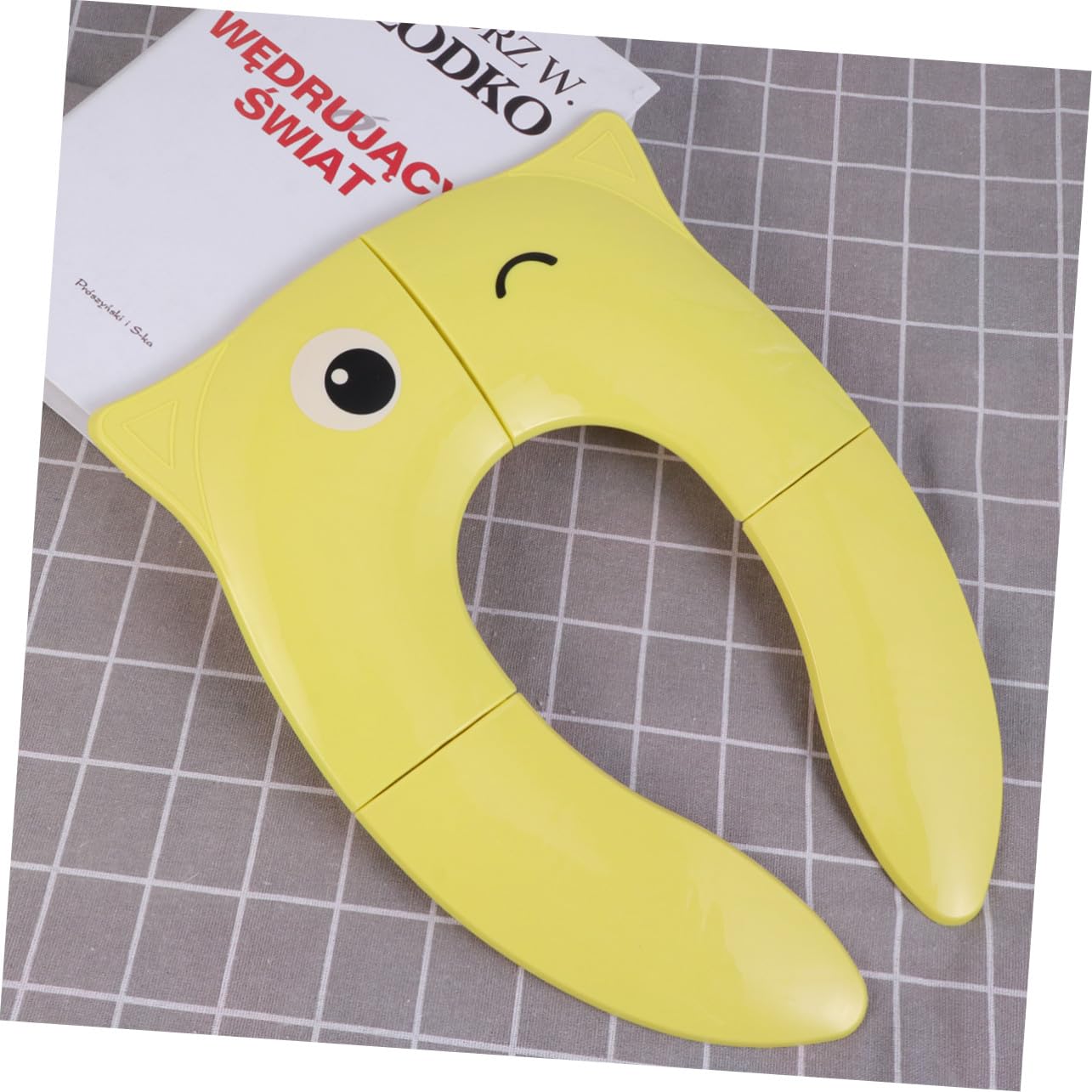 Foldable Toilet Seat Pad PP Material Lightweight Portable Toilet Seat Cover for Travel and Home Use with Cute Animal Design