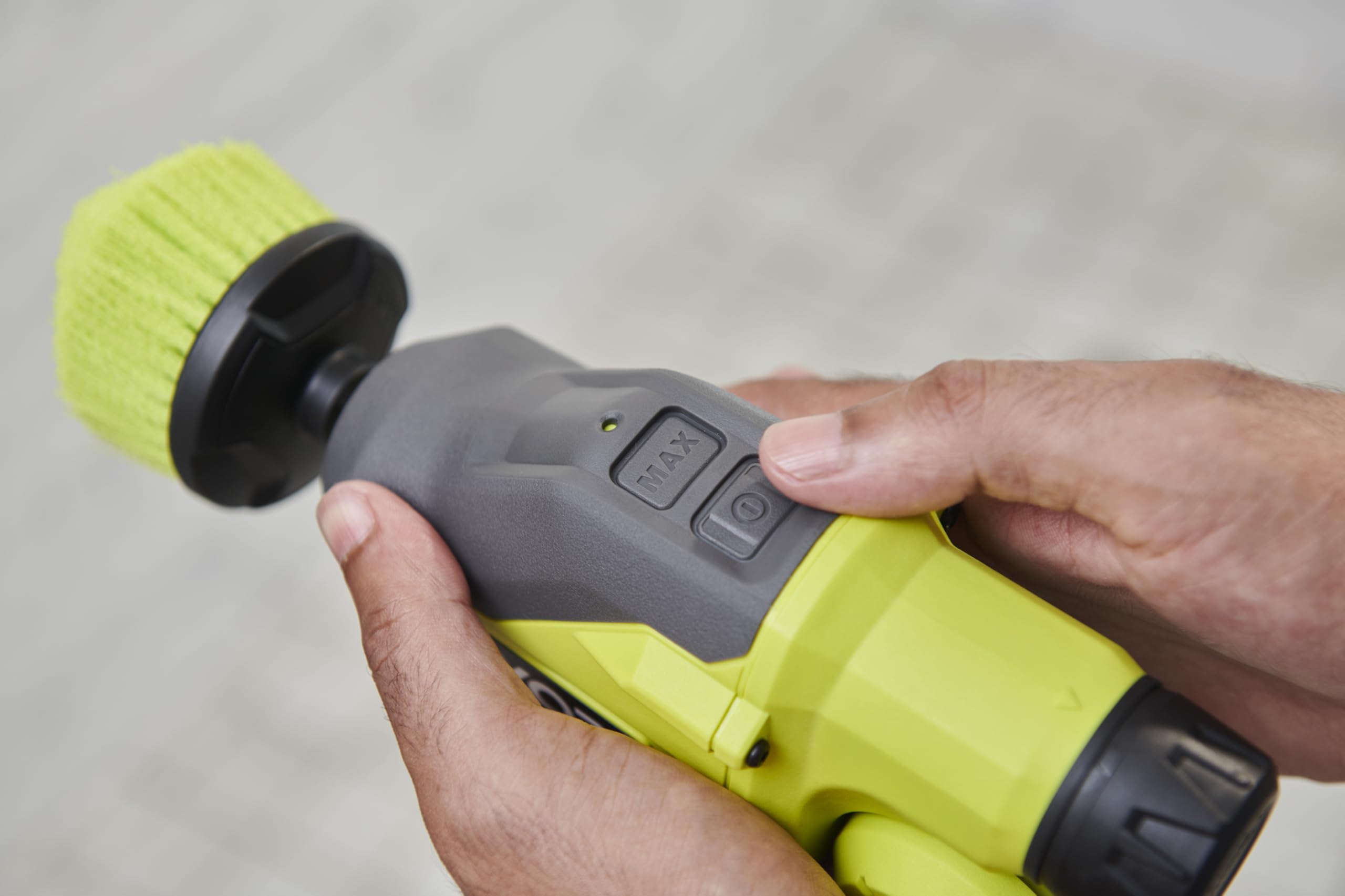 Ryobi Spazzola Rotante Telescopica 4V USB Lithium con Batteria 2.0Ah e Caricabatterie Inclusi, Alta Velocità 400 rpm, Asta Estensibile 1.2 m, Pulizia Casa e Auto, RTS4-120G