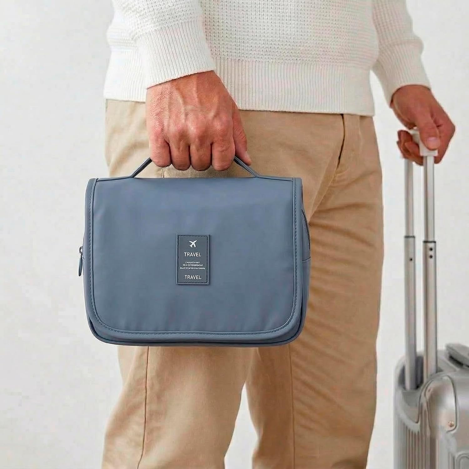 Necessaire Organizadora de Viagem Unissex com Gancho, Divisórias e Tecido Impermeável (Cinza) Necessaire Organizadora de Viagem Unissex com Gancho, Divisórias e Tecido Impermeável (Cinza)
