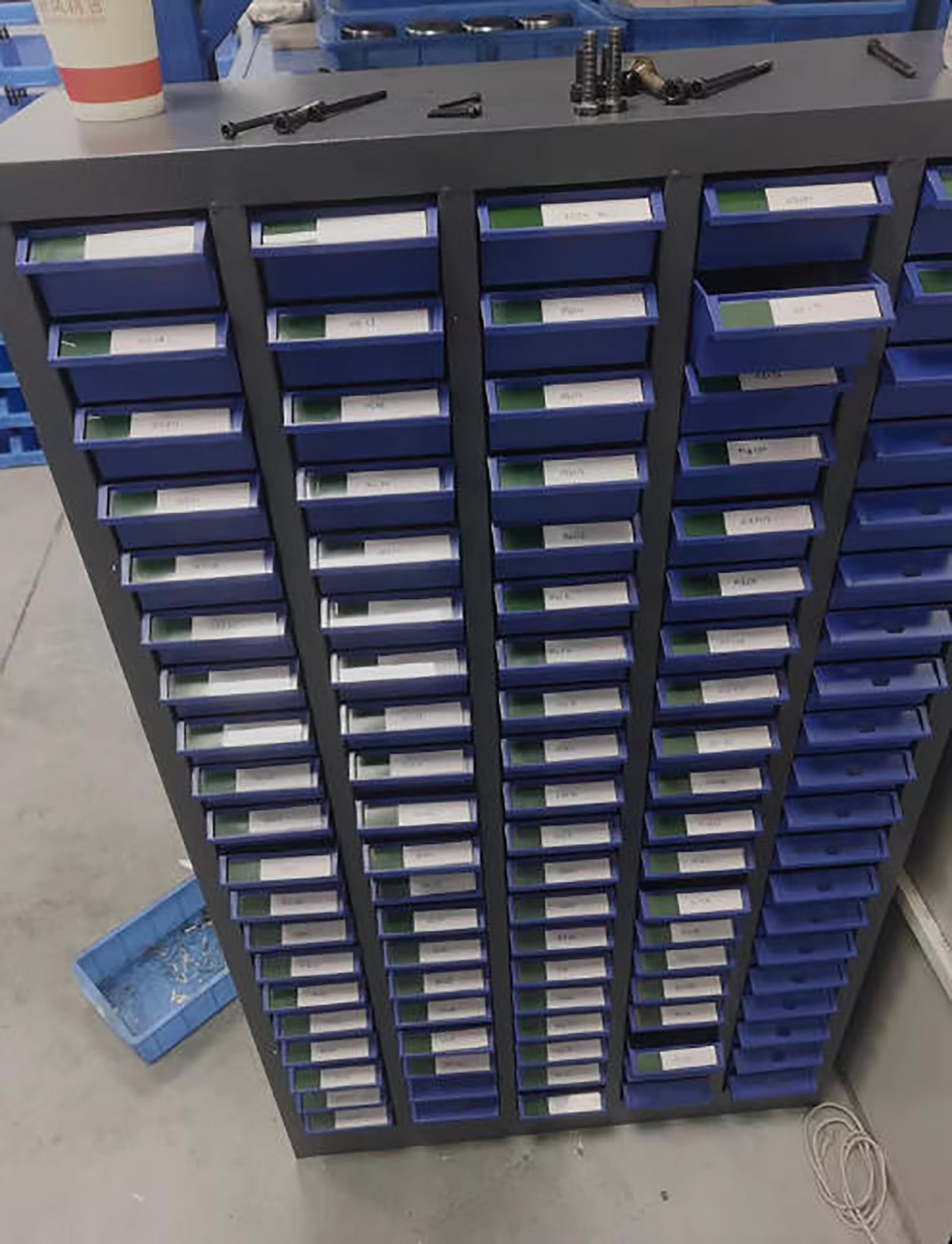 Armadietto portaoggetti per piccole parti, organizer per attrezzi con cassetti sicuri per officina, garage, sala attrezzi e componenti elettronici