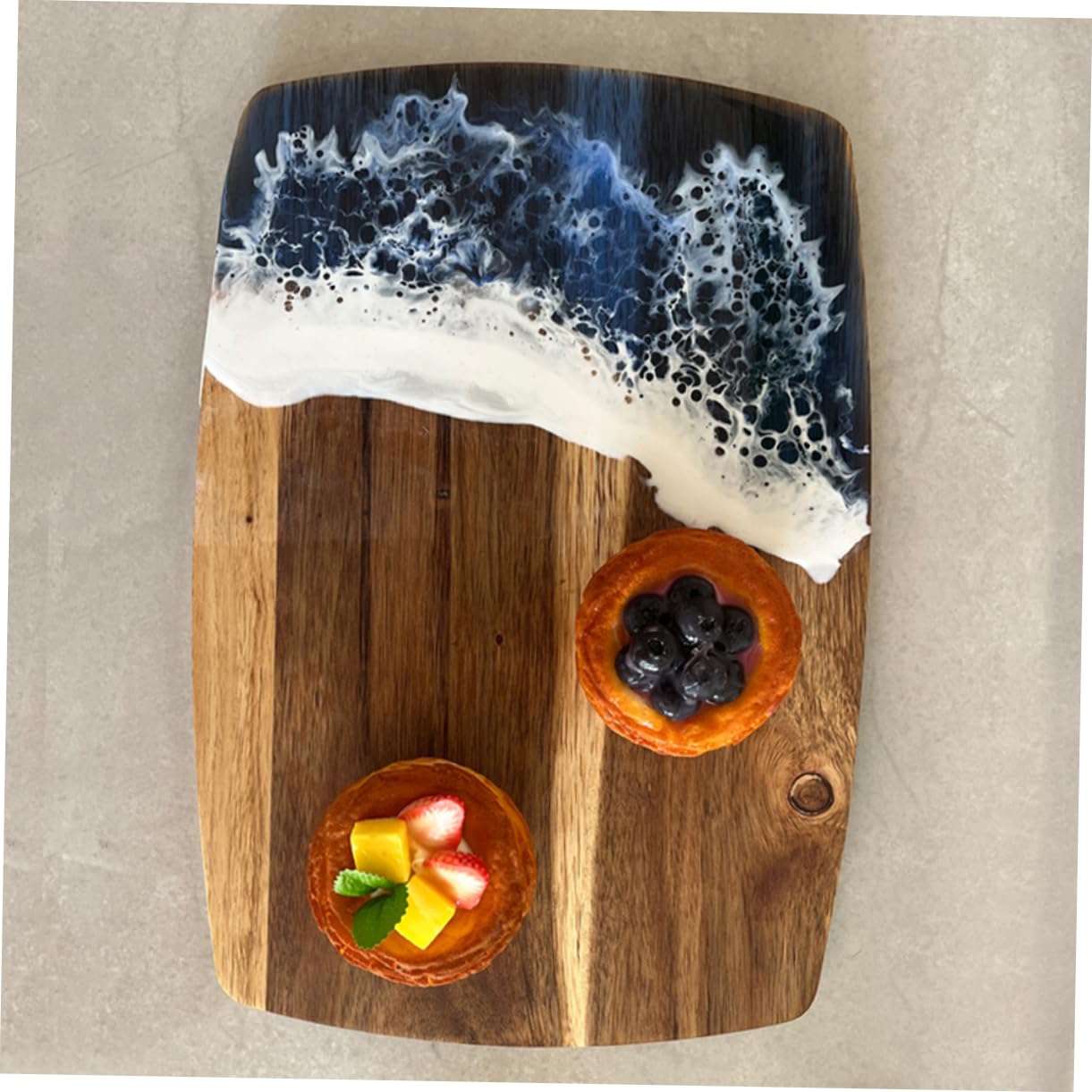 Planche à Découper en Bois avec Insertions Décoratives, Motif Vague