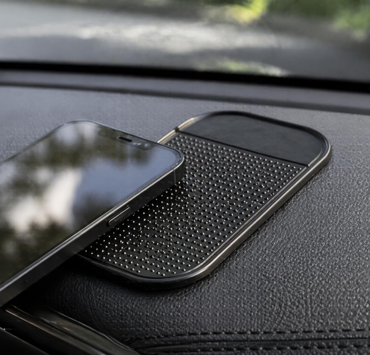 kwmobile 3x antislip dashboard mat - Universele telefoonhouder - Dubbelzijdige zelfklevende gel pads - Ideaal voor smartphone, navigatie en meer kwmobile 3x antislip dashboard mat - Universele telefoonhouder - Dubbelzijdige zelfklevende gel pads - Ideaal voor smartphone, navigatie en meer