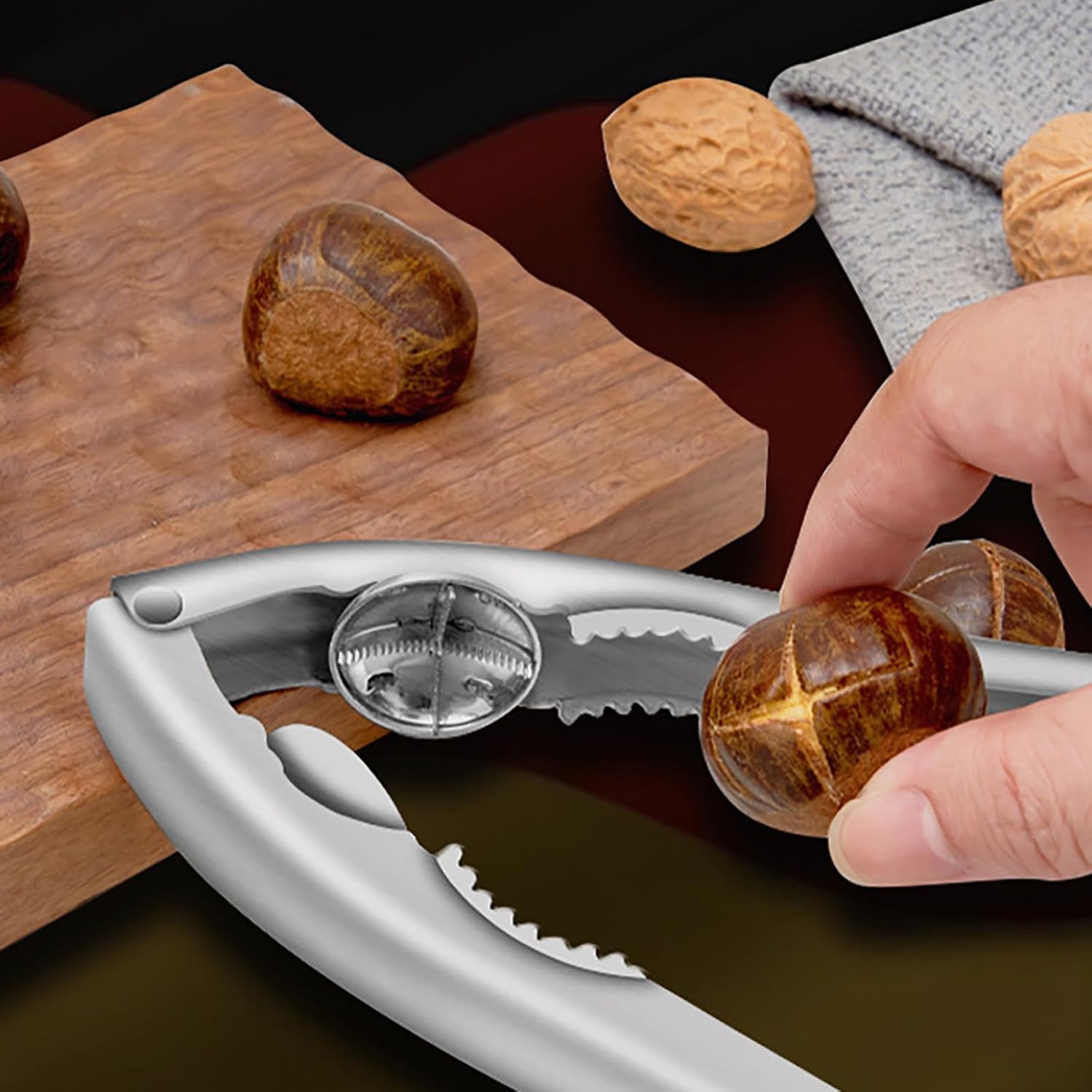 Professional Nut Cracker Walnuts Cracker Ergonomic Quick and Easy Operations 304stainless Steel Chestnuts Opener Portable Nutcrackers
