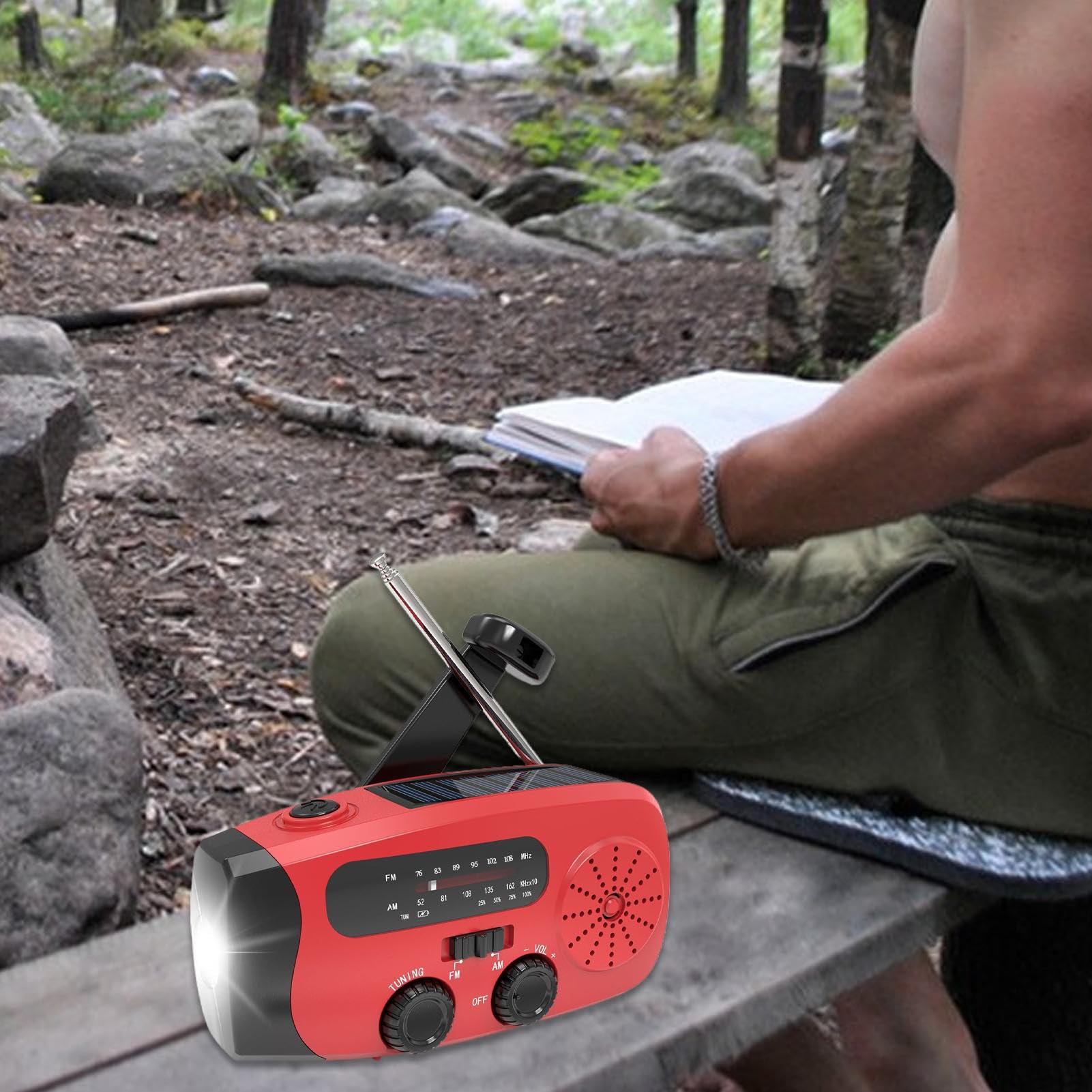 Radio Portable AM FM avec Chargeur Solaire Manivelle USB Lecteur MP3 pour Camping Randonnée