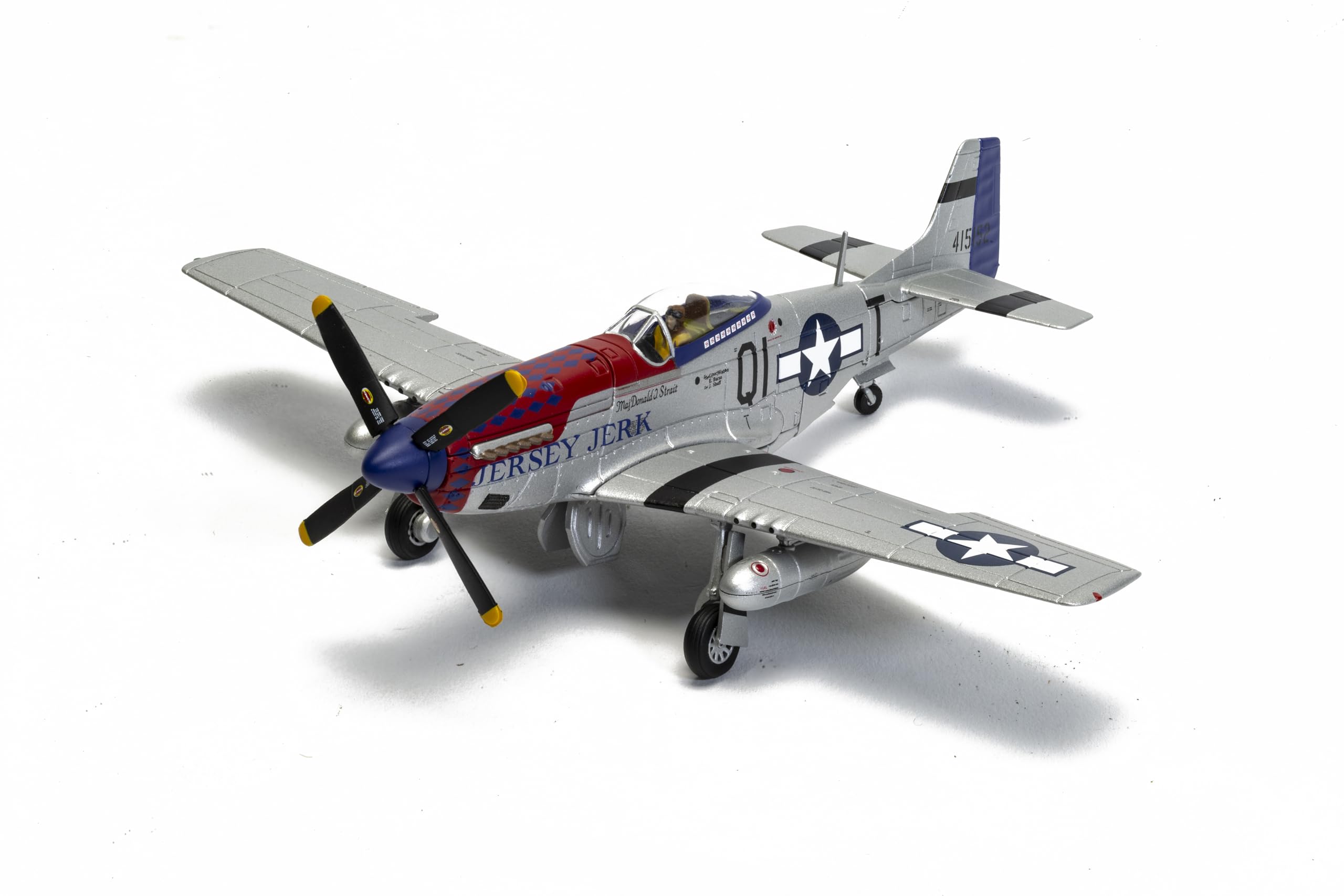 Amazon.com: Corgi AA27708 North American P-51D Mustang, 44-15152