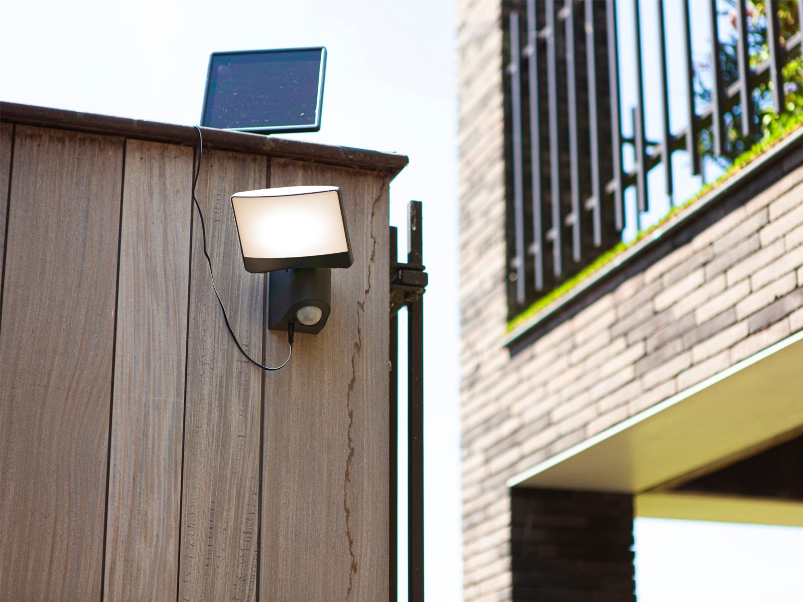 meineWunschleuchte Solarleuchte 2er SET mit externem Solarmodul Wandleuchte in Anthrazit mit Bewegungsmelder IP54, Breite 18cm