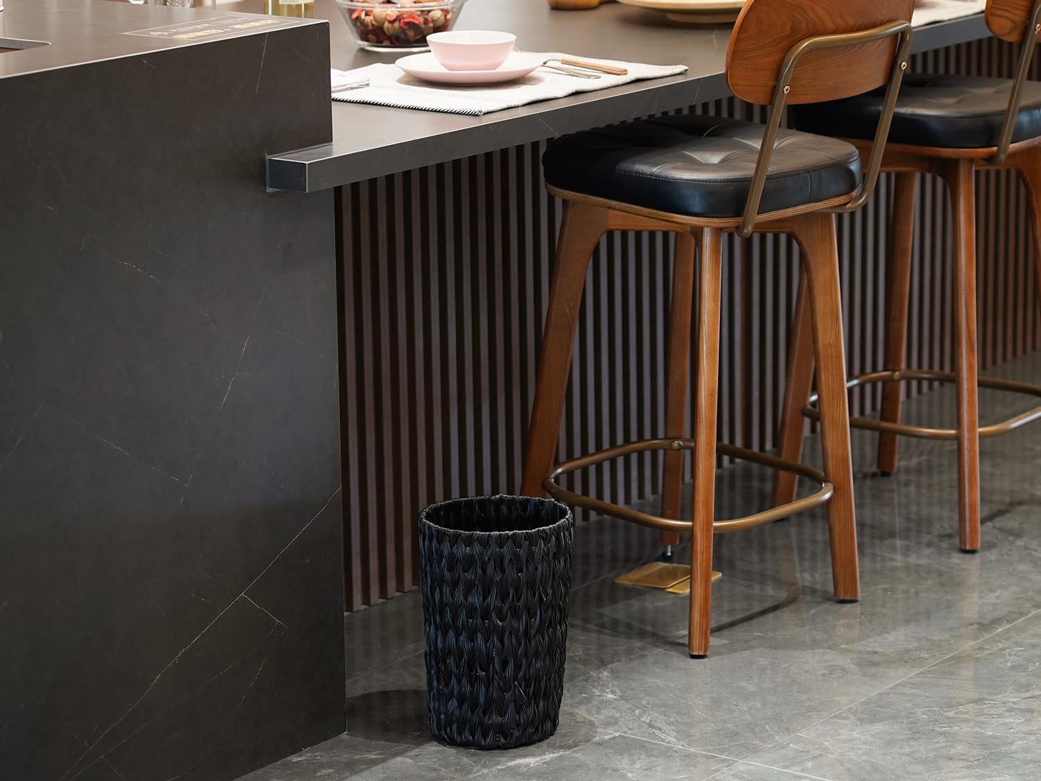 Coeusy Wicker Trash Can,Small Trash Can,Handwoven Waterproof Wicker Trash Basket,Round Garbage Can,Compact Waste Basket for Bathroom,Bedroom,Office,2 Gallon Black