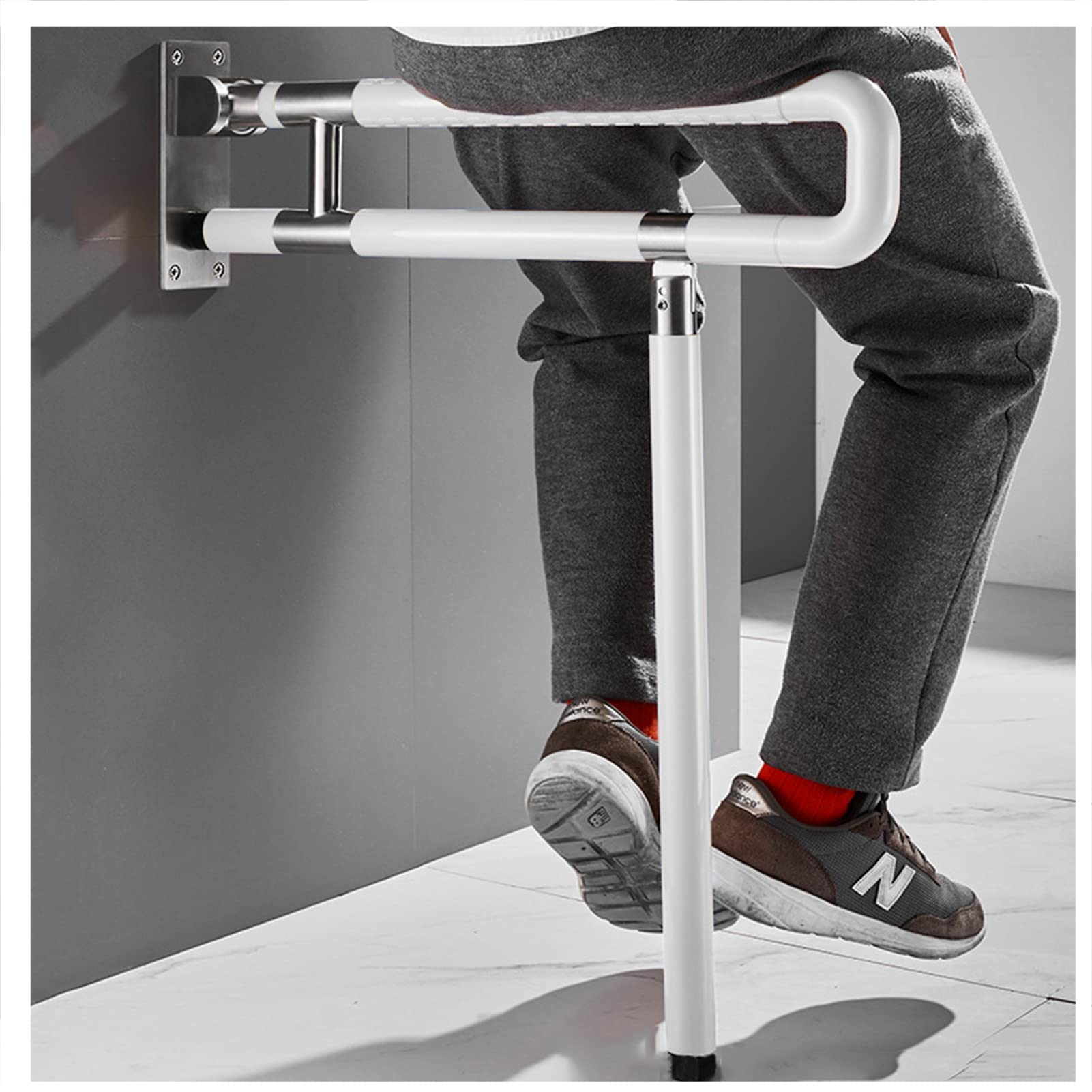 Barre d'appui pliable pour toilettes afin d'éviter les chutes des seniors dans la salle de bain
