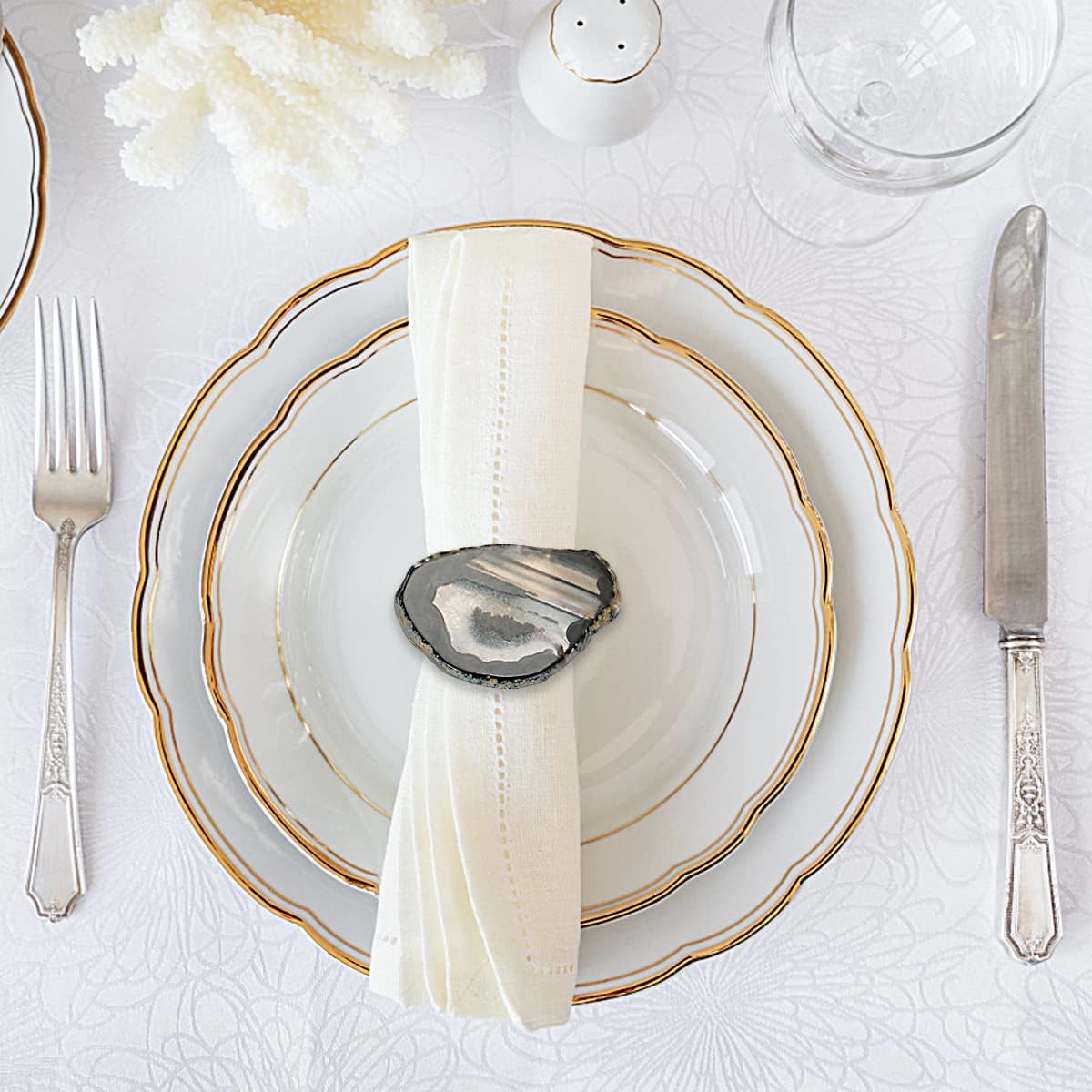 CozyTower Agate Napkin Rings Set of 4, Gold Napkin Holders for Cloth Napkins, Unique Wedding Decorations Napkin Ring Kitchen Accessories for Dinner Party (Black Agate)